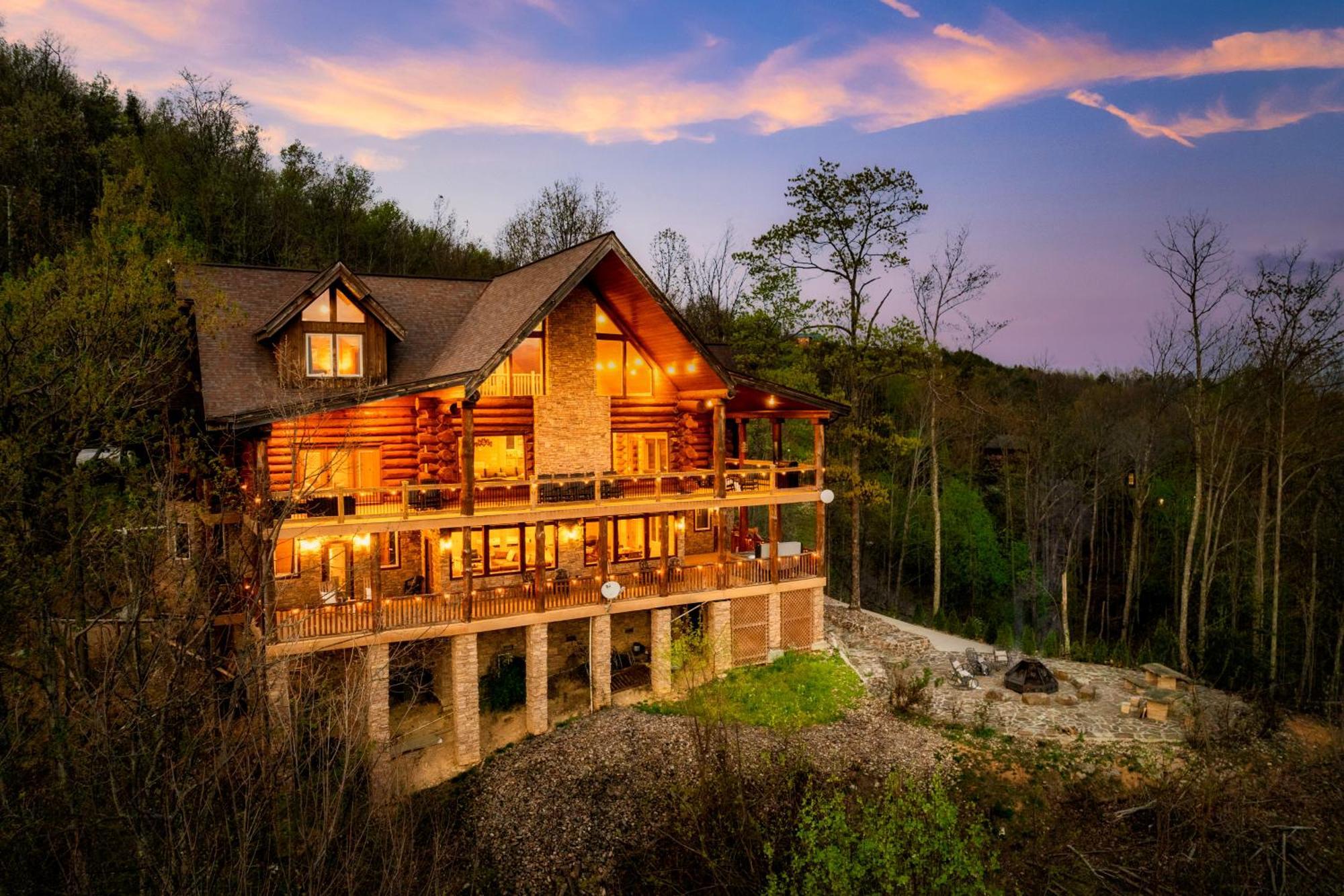 Chalet Timberwolf - Luxe 5 Star Retreat-july Deal-game Rm-ps5-firepit-hot Tub *