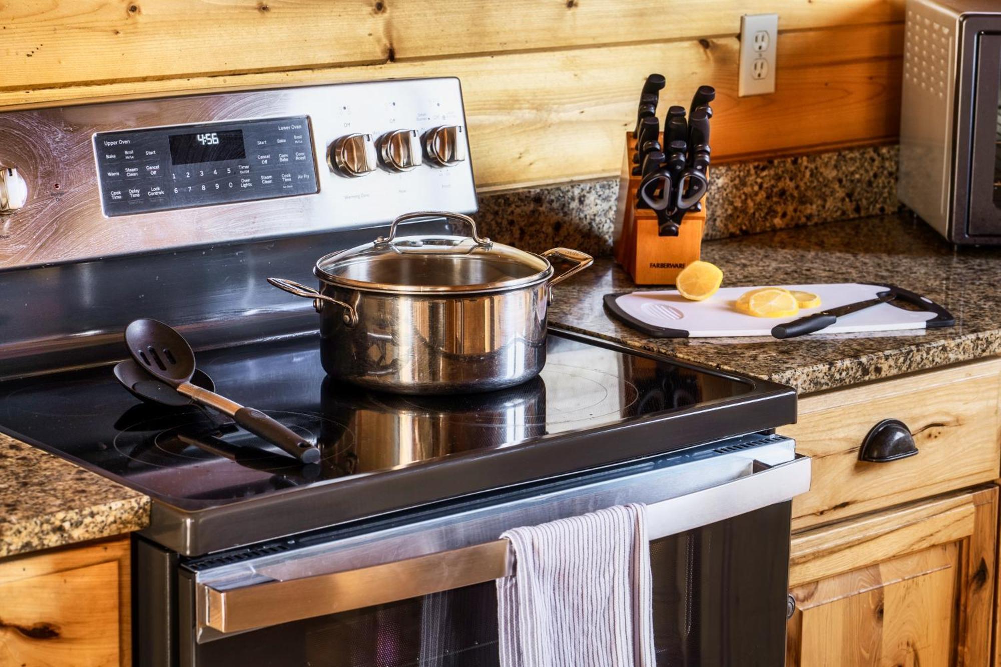 Timberwolf - Luxe 5 Star Retreat-july Deal-game Rm-ps5-firepit-hot Tub Chalet Gatlinburg