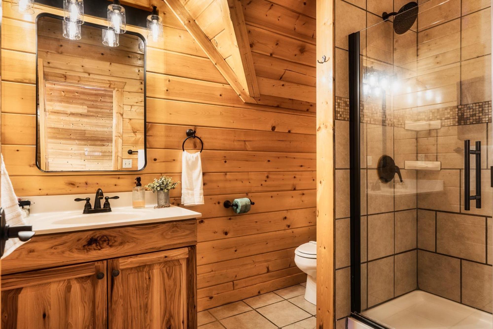 Timberwolf - Luxe 5 Star Retreat-july Deal-game Rm-ps5-firepit-hot Tub *