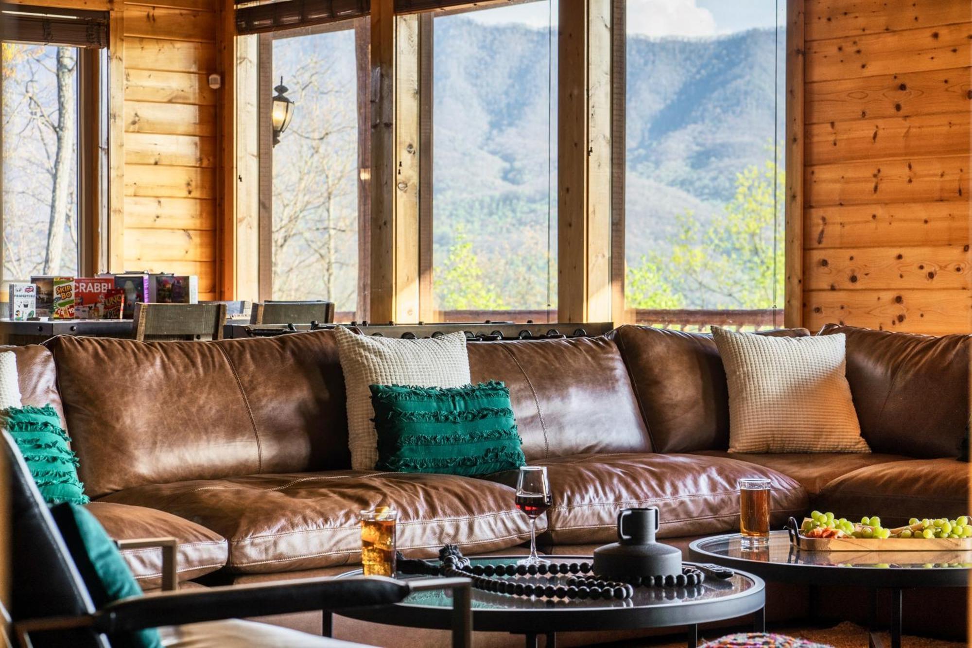 Timberwolf - Luxe 5 Star Retreat-july Deal-game Rm-ps5-firepit-hot Tub Gatlinburg