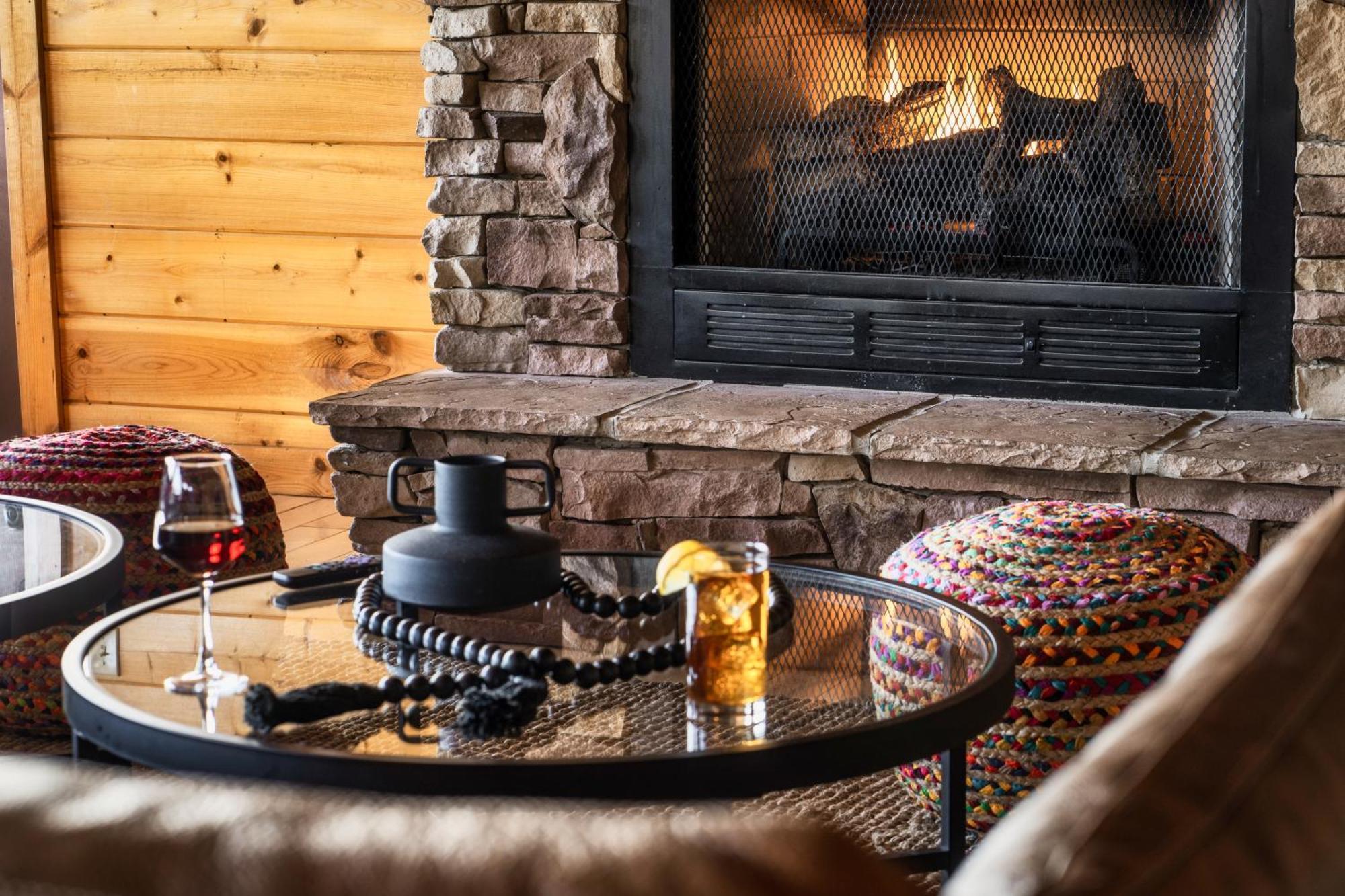 Timberwolf - Luxe 5 Star Retreat-july Deal-game Rm-ps5-firepit-hot Tub * Gatlinburg