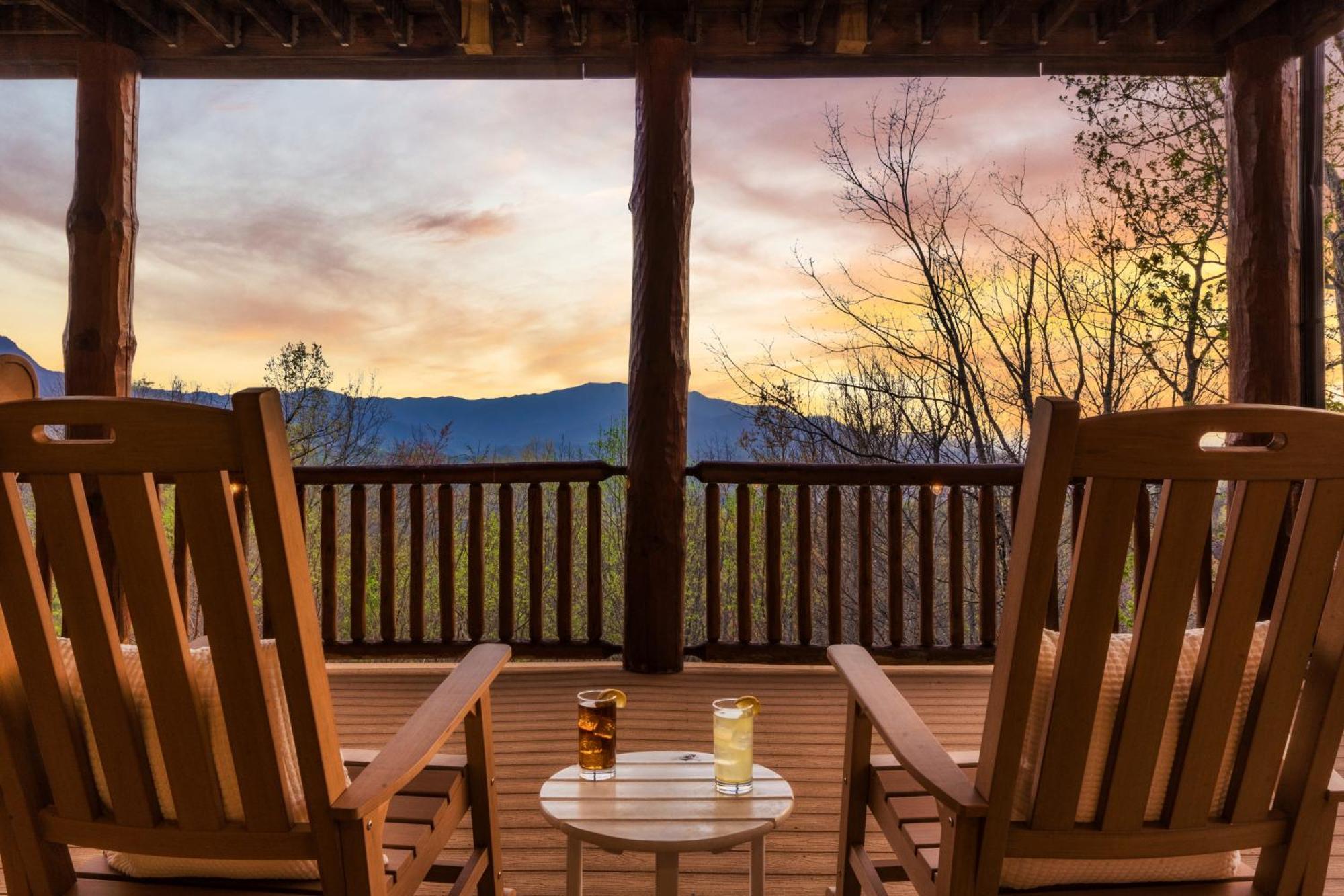 Timberwolf - Luxe 5 Star Retreat-july Deal-game Rm-ps5-firepit-hot Tub Gatlinburg