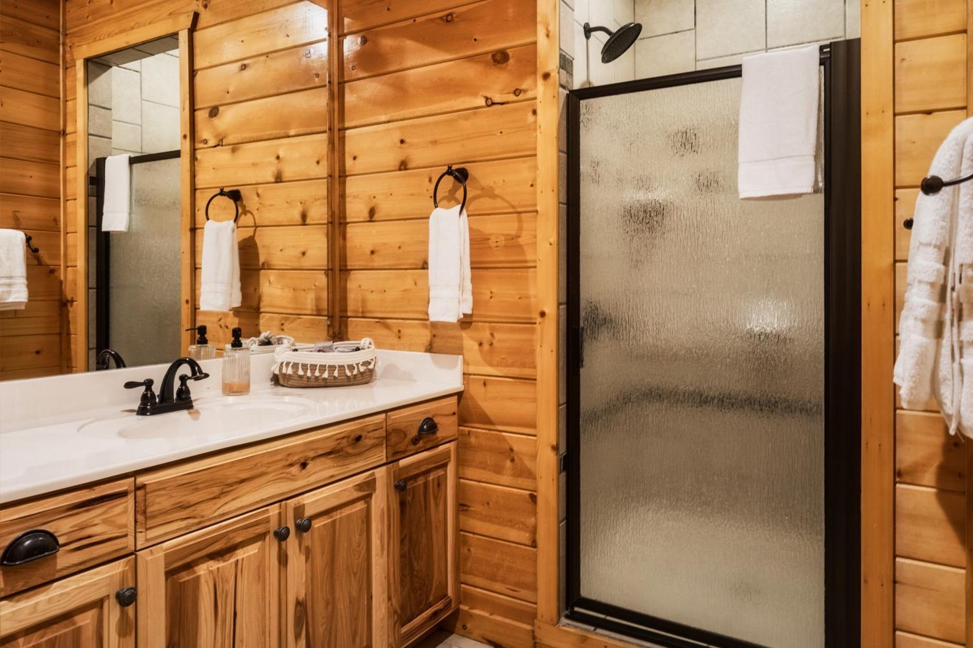 Timberwolf - Luxe 5 Star Retreat-july Deal-game Rm-ps5-firepit-hot Tub * Gatlinburg