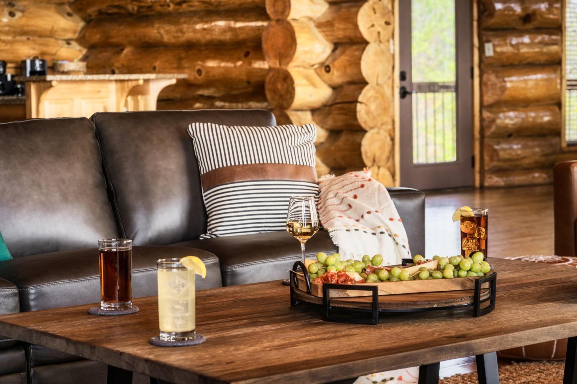 Timberwolf - Luxe 5 Star Retreat-july Deal-game Rm-ps5-firepit-hot Tub Chalet *