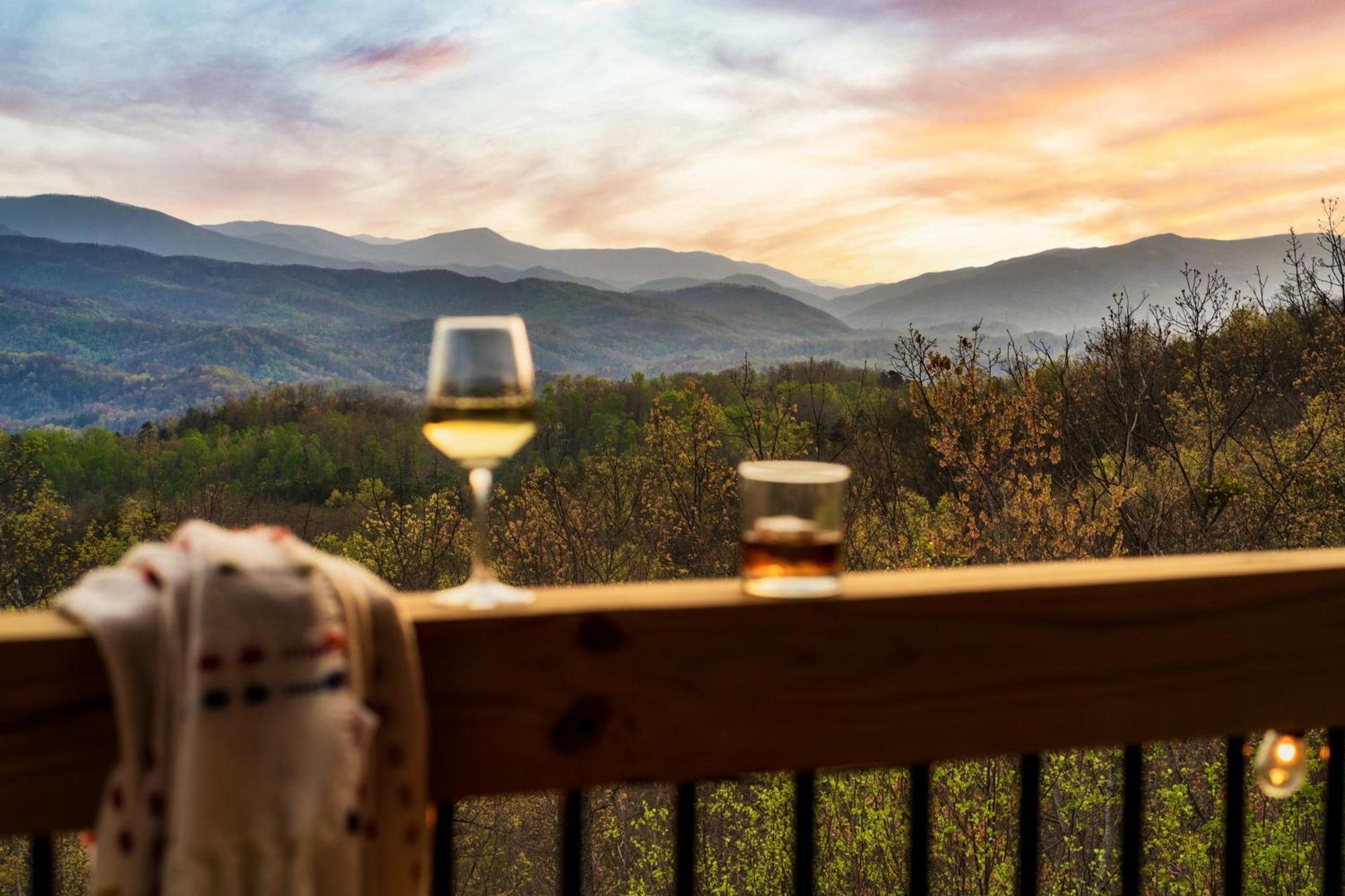 Chalet Timberwolf - Luxe 5 Star Retreat-july Deal-game Rm-ps5-firepit-hot Tub Gatlinburg