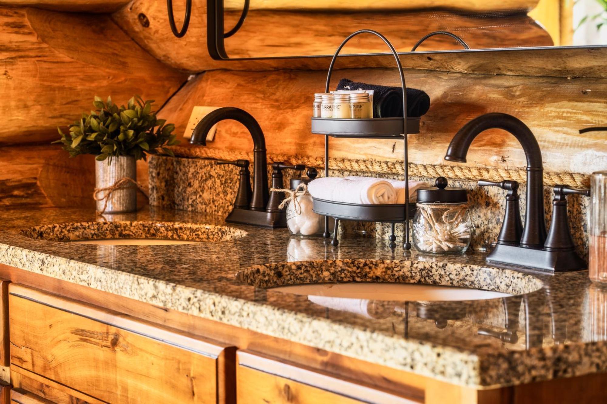 Timberwolf - Luxe 5 Star Retreat-july Deal-game Rm-ps5-firepit-hot Tub Gatlinburg