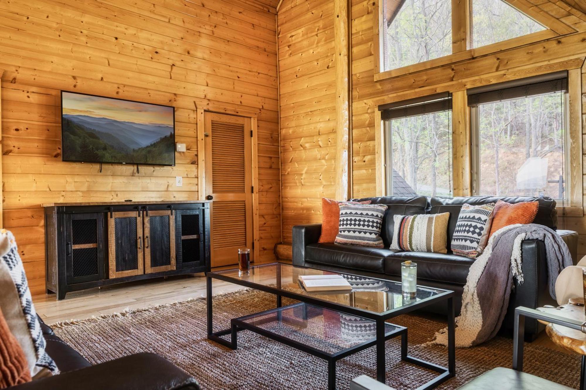 Timberwolf - Luxe 5 Star Retreat-july Deal-game Rm-ps5-firepit-hot Tub Chalet *