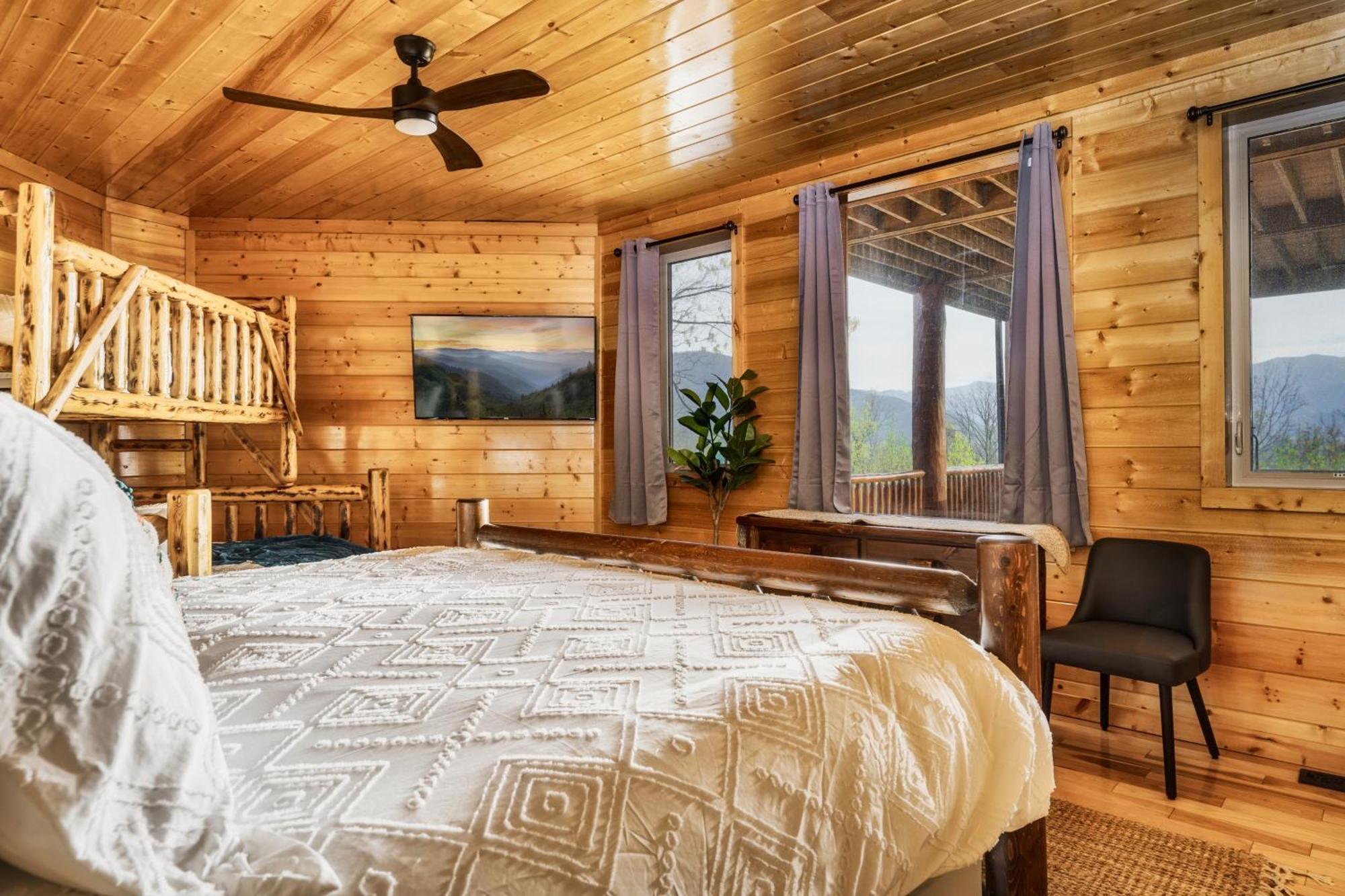 Timberwolf - Luxe 5 Star Retreat-july Deal-game Rm-ps5-firepit-hot Tub * Gatlinburg