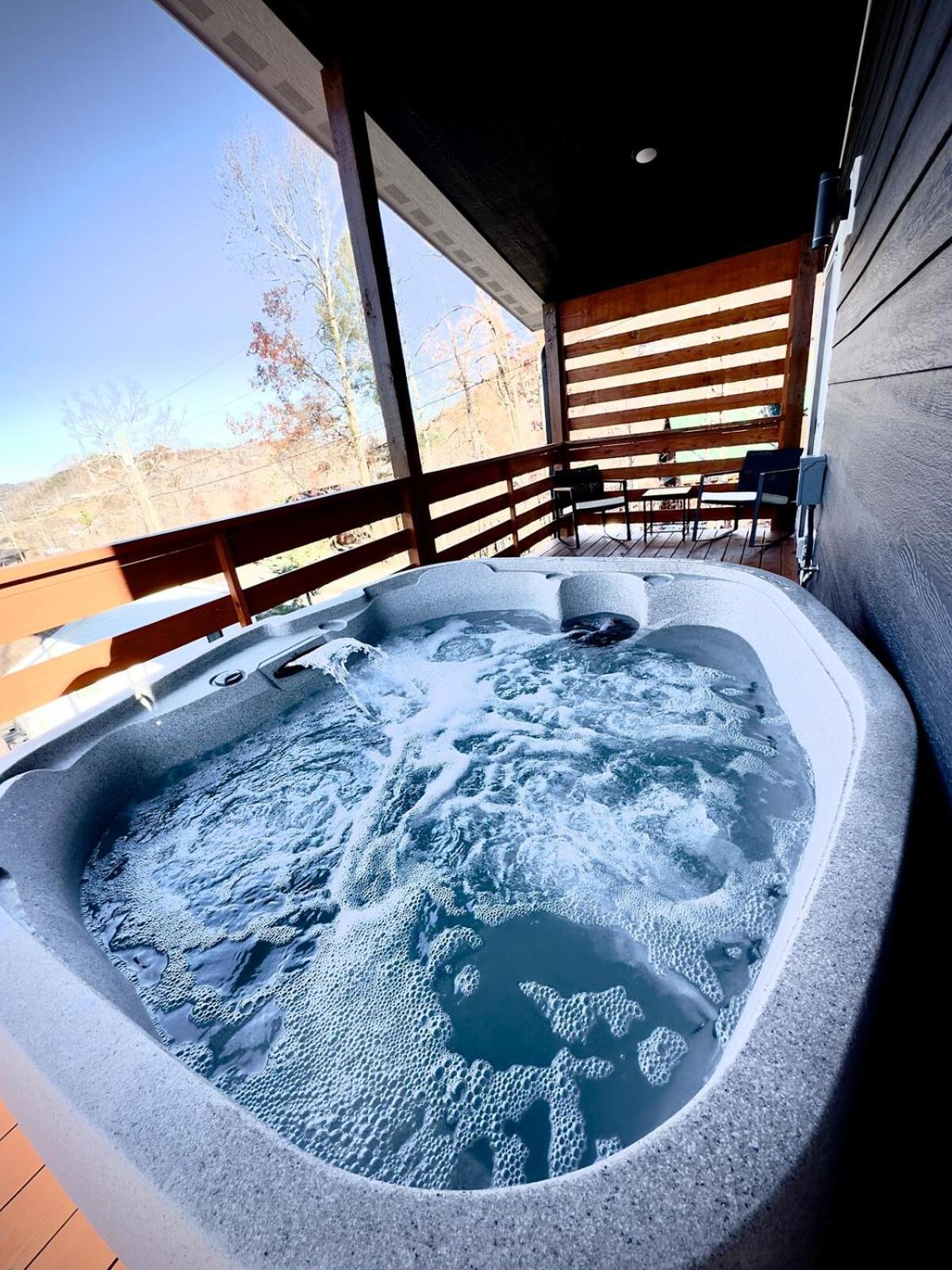 Luxury Modern Hot Tub And Sauna Holiday home