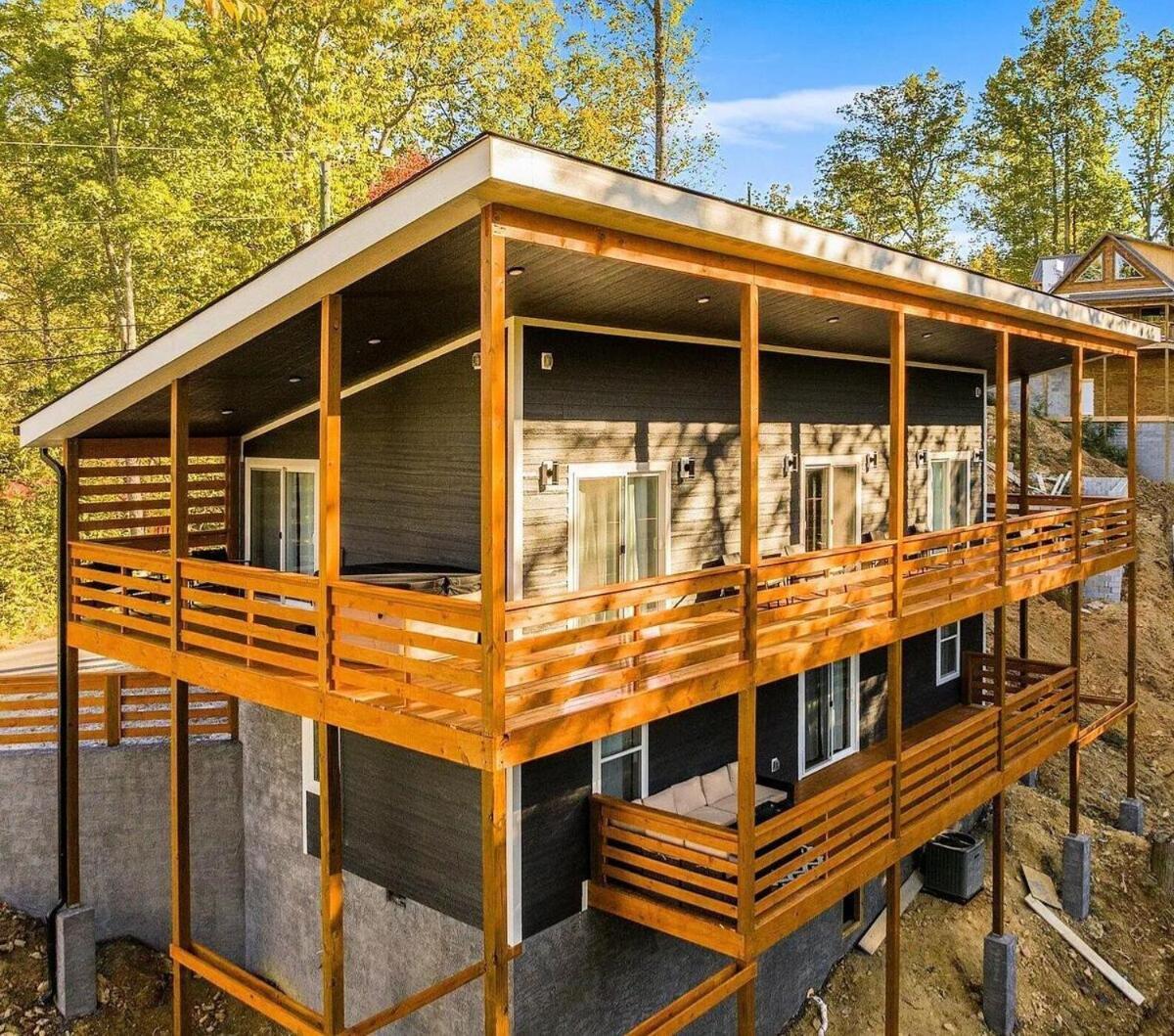 Luxury Modern Hot Tub And Sauna Holiday home