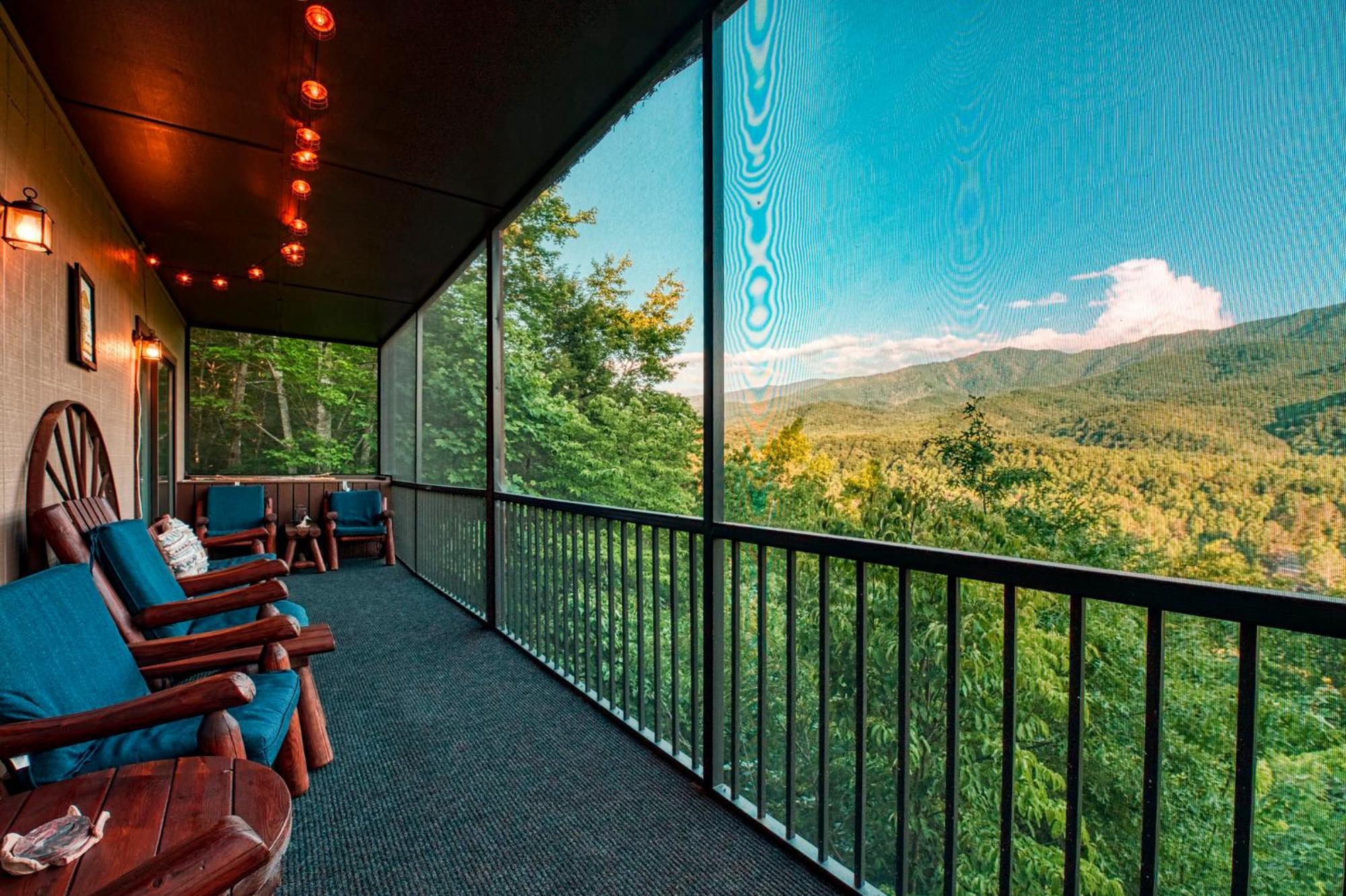 Cozy Fires & Mountain Views, Your Smoky Mountain Escape Apartment Gatlinburg