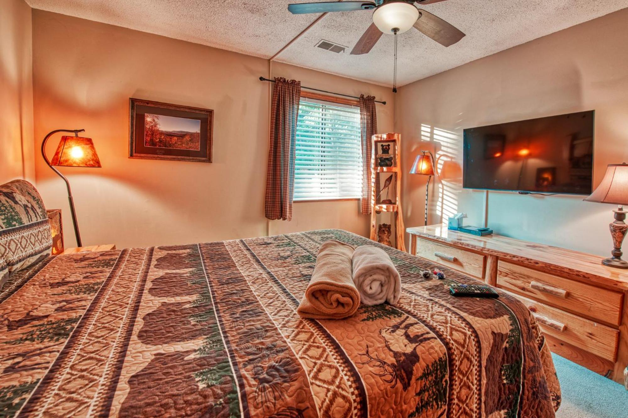 Apartment Cozy Fires & Mountain Views, Your Smoky Mountain Escape