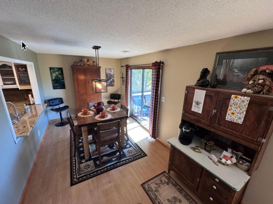 Cozy Fires & Mountain Views, Your Smoky Mountain Escape Apartment *