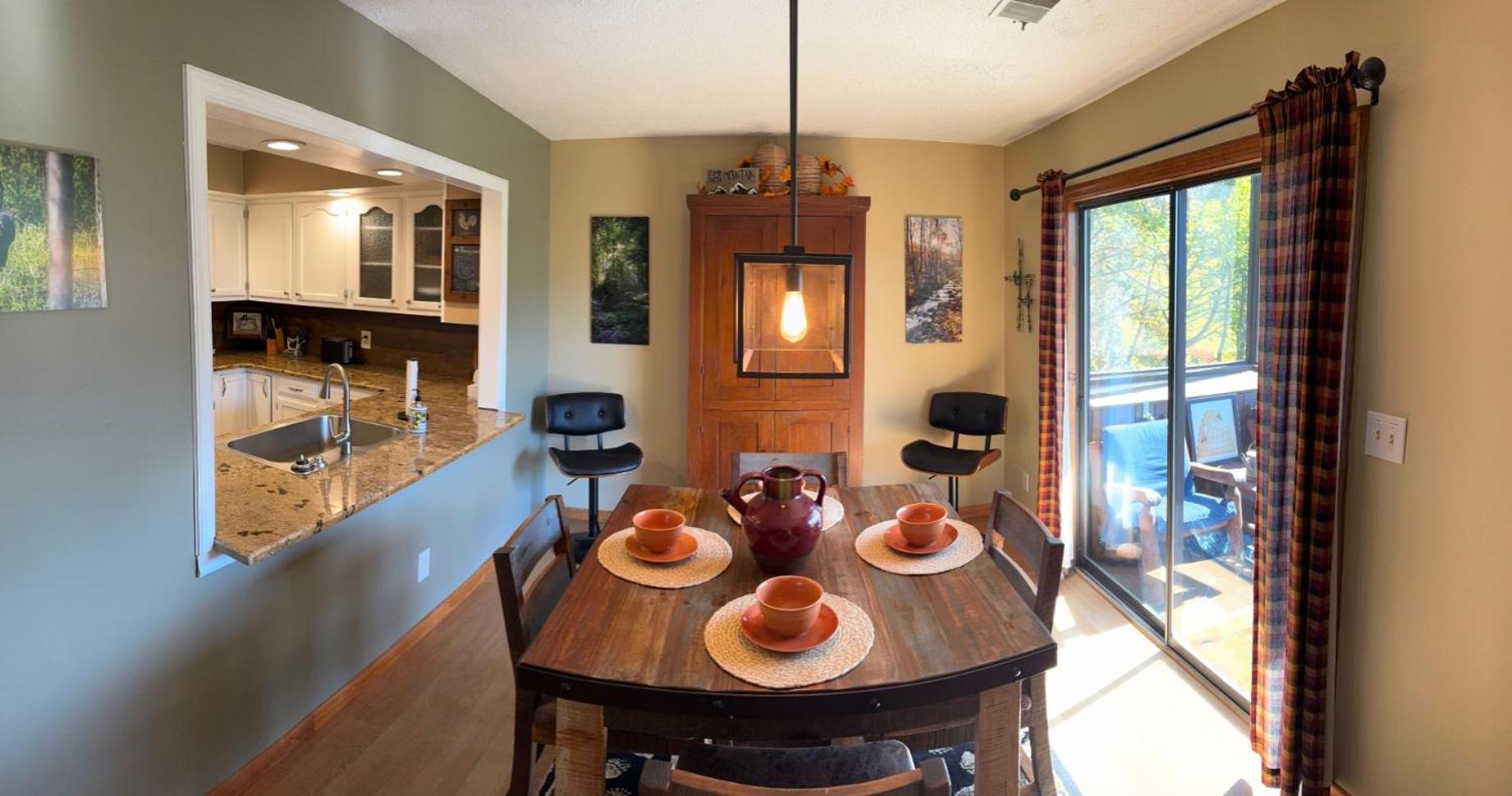 Cozy Fires & Mountain Views, Your Smoky Mountain Escape Apartment