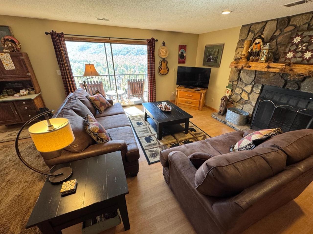 Cozy Fires & Mountain Views, Your Smoky Mountain Escape Apartment Gatlinburg
