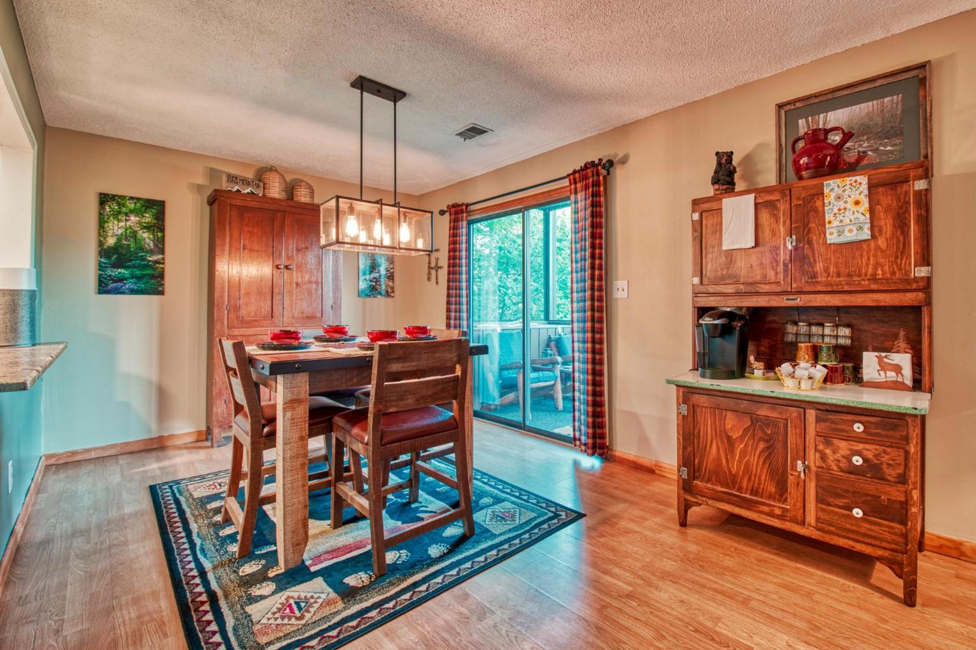 Apartment Cozy Fires & Mountain Views, Your Smoky Mountain Escape Gatlinburg