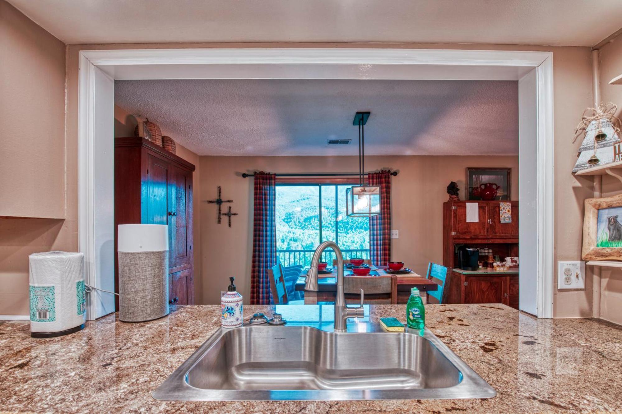 Cozy Fires & Mountain Views, Your Smoky Mountain Escape * Gatlinburg
