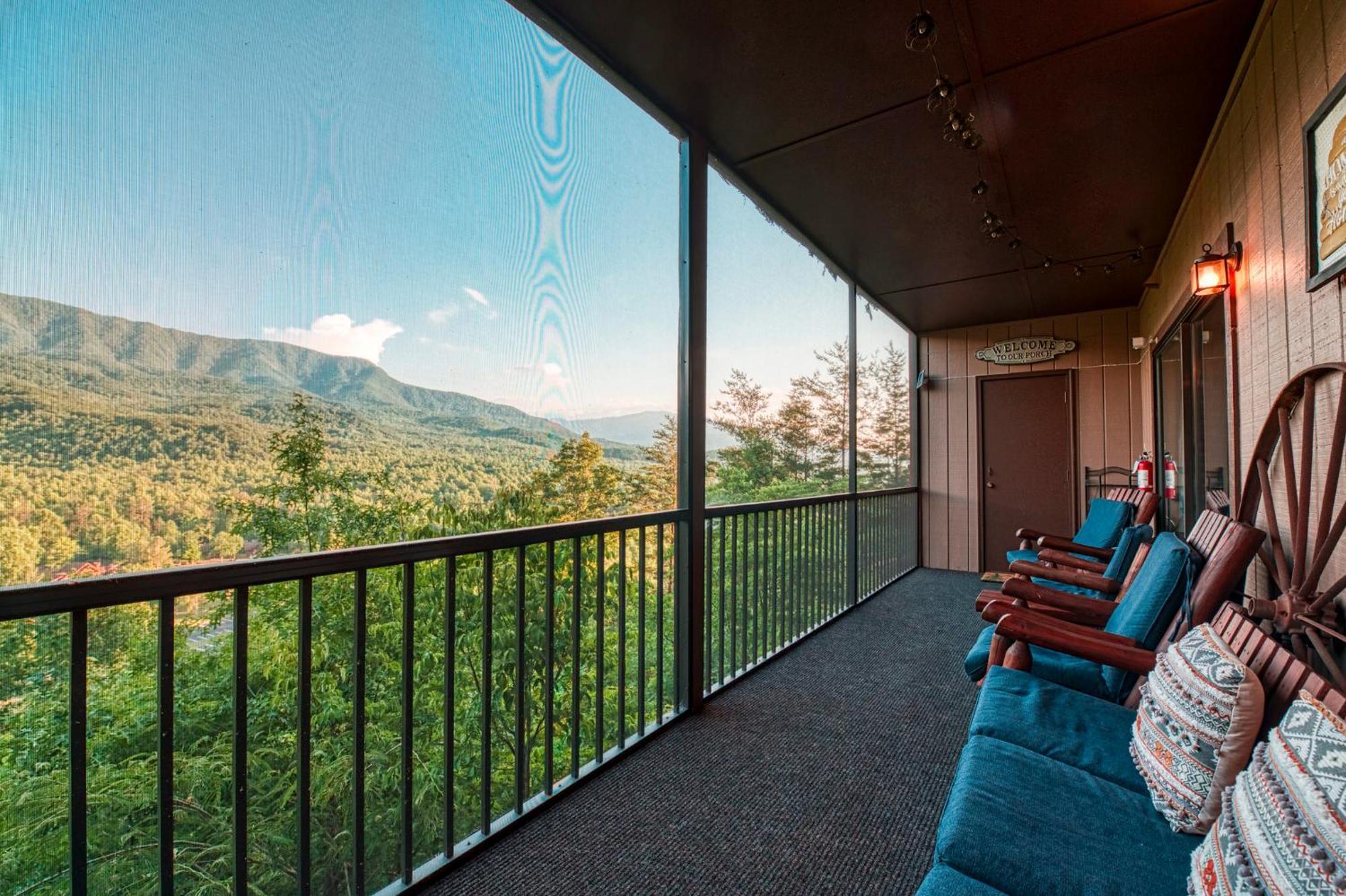 Apartment Cozy Fires & Mountain Views, Your Smoky Mountain Escape *