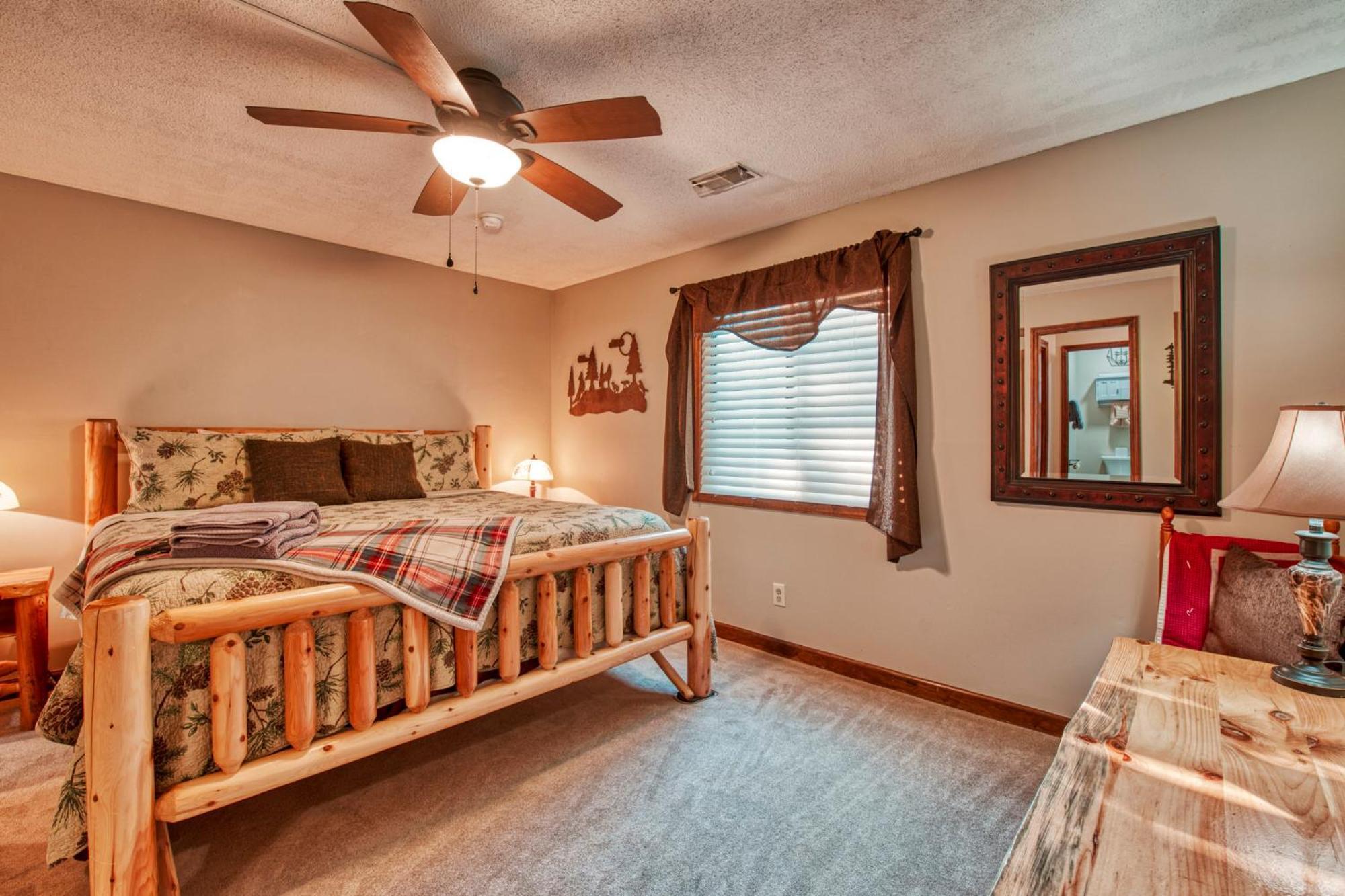Cozy Fires & Mountain Views, Your Smoky Mountain Escape *