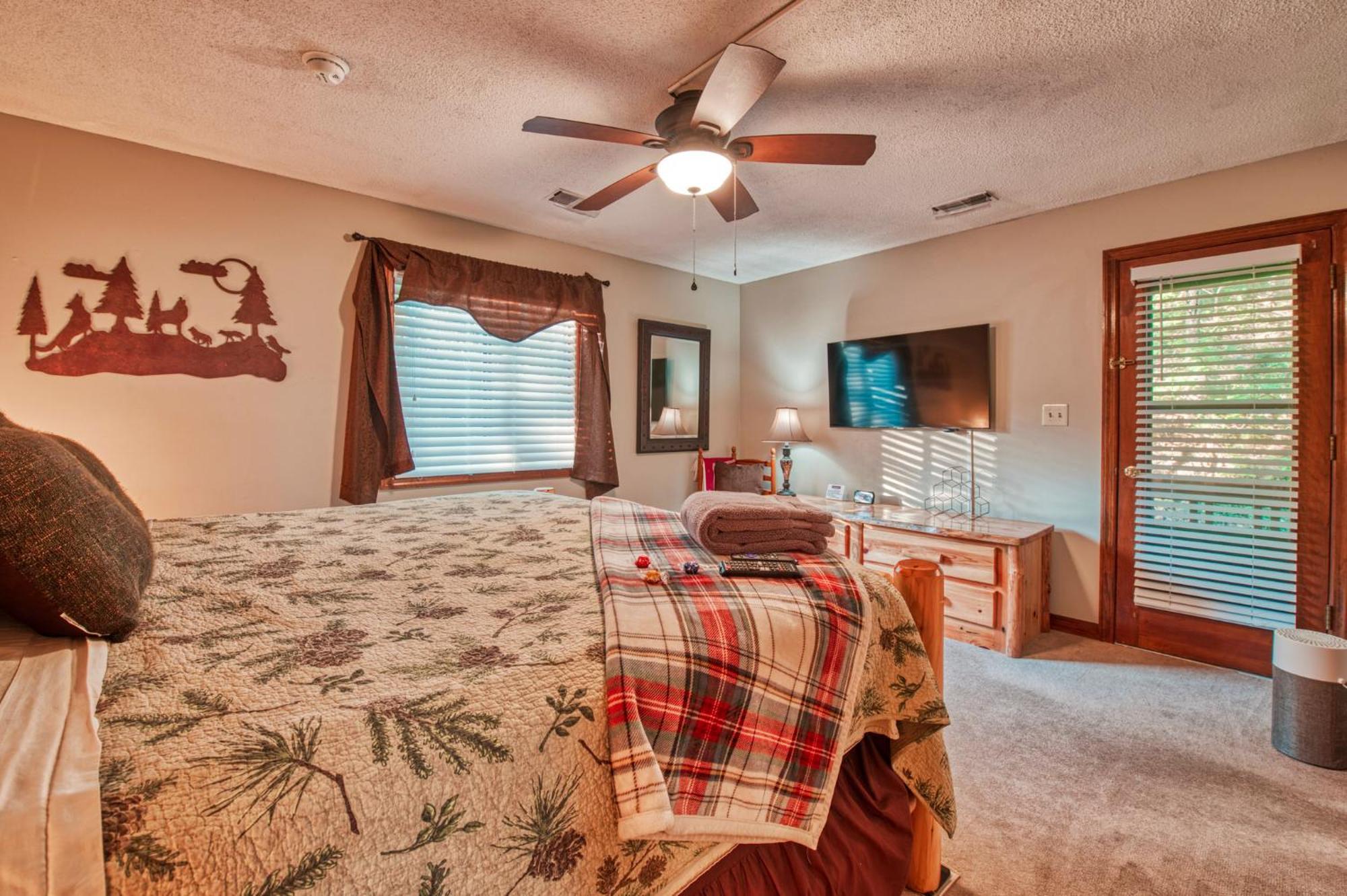 Apartment Cozy Fires & Mountain Views, Your Smoky Mountain Escape