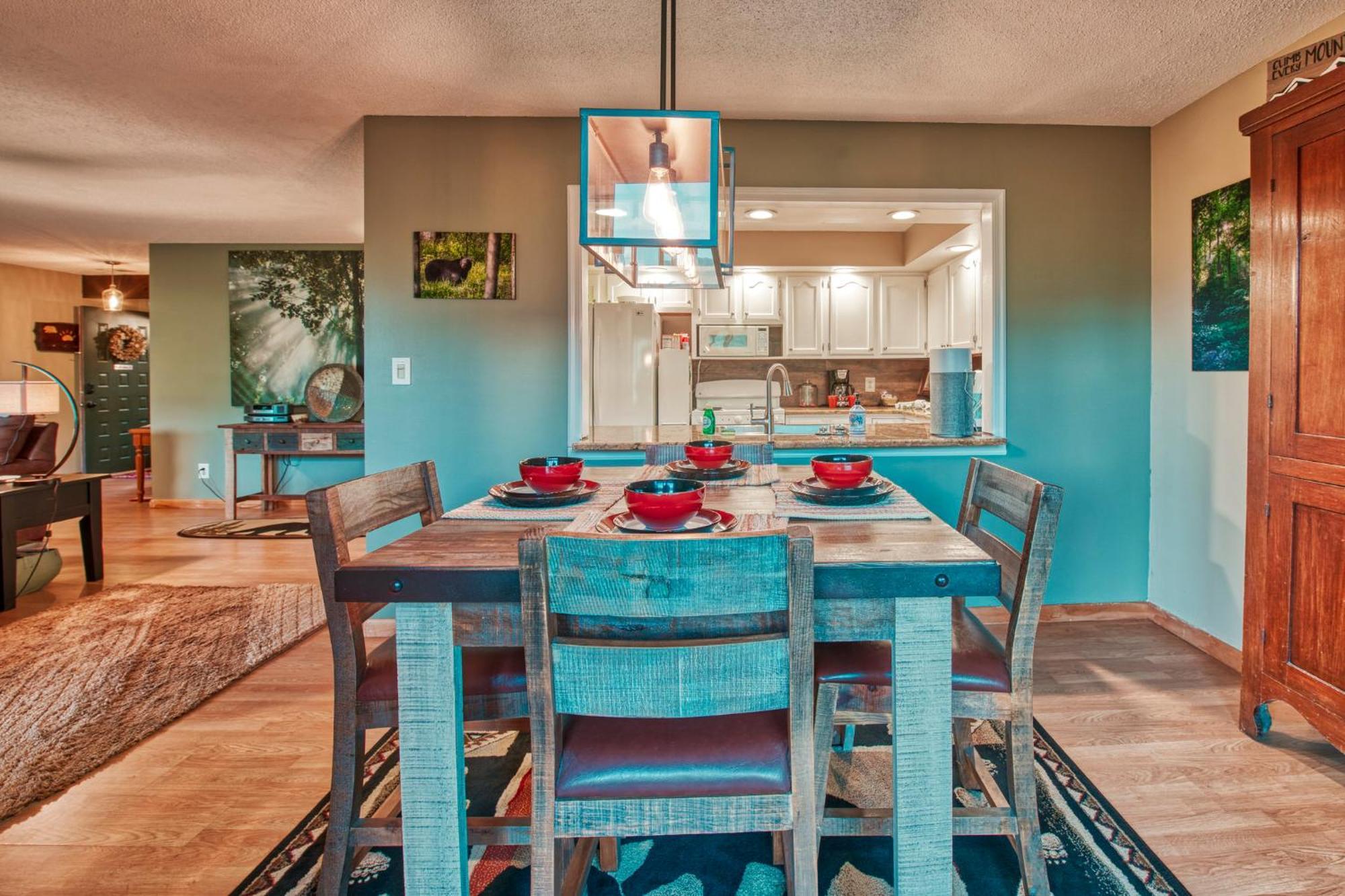 Cozy Fires & Mountain Views, Your Smoky Mountain Escape Gatlinburg