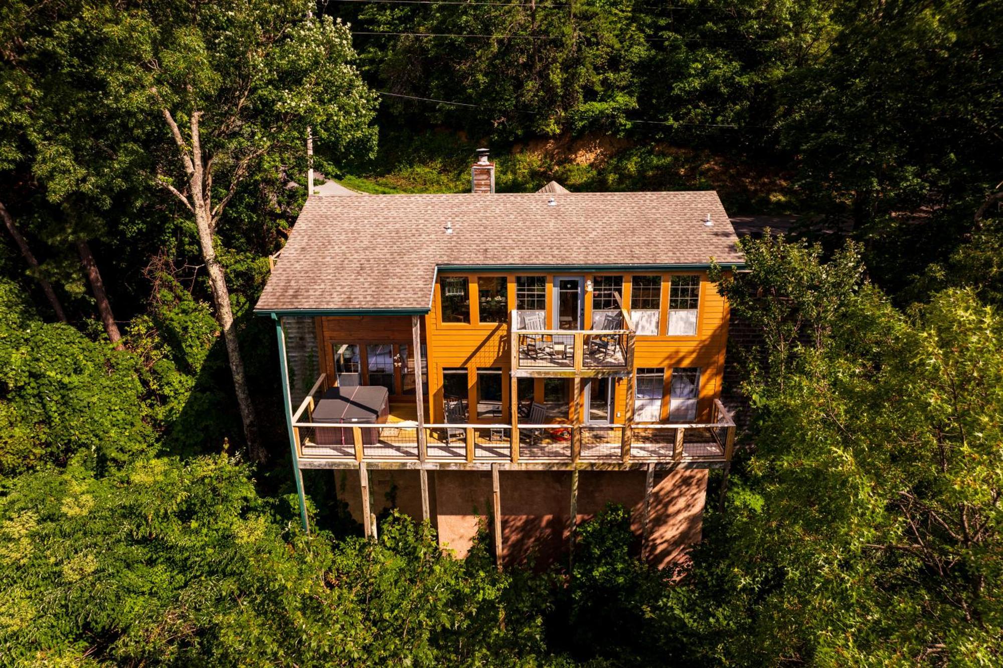 Chalet Elevista - Quaint&private-views-hottub-pooltable-bears-3 Clubhouse Pools