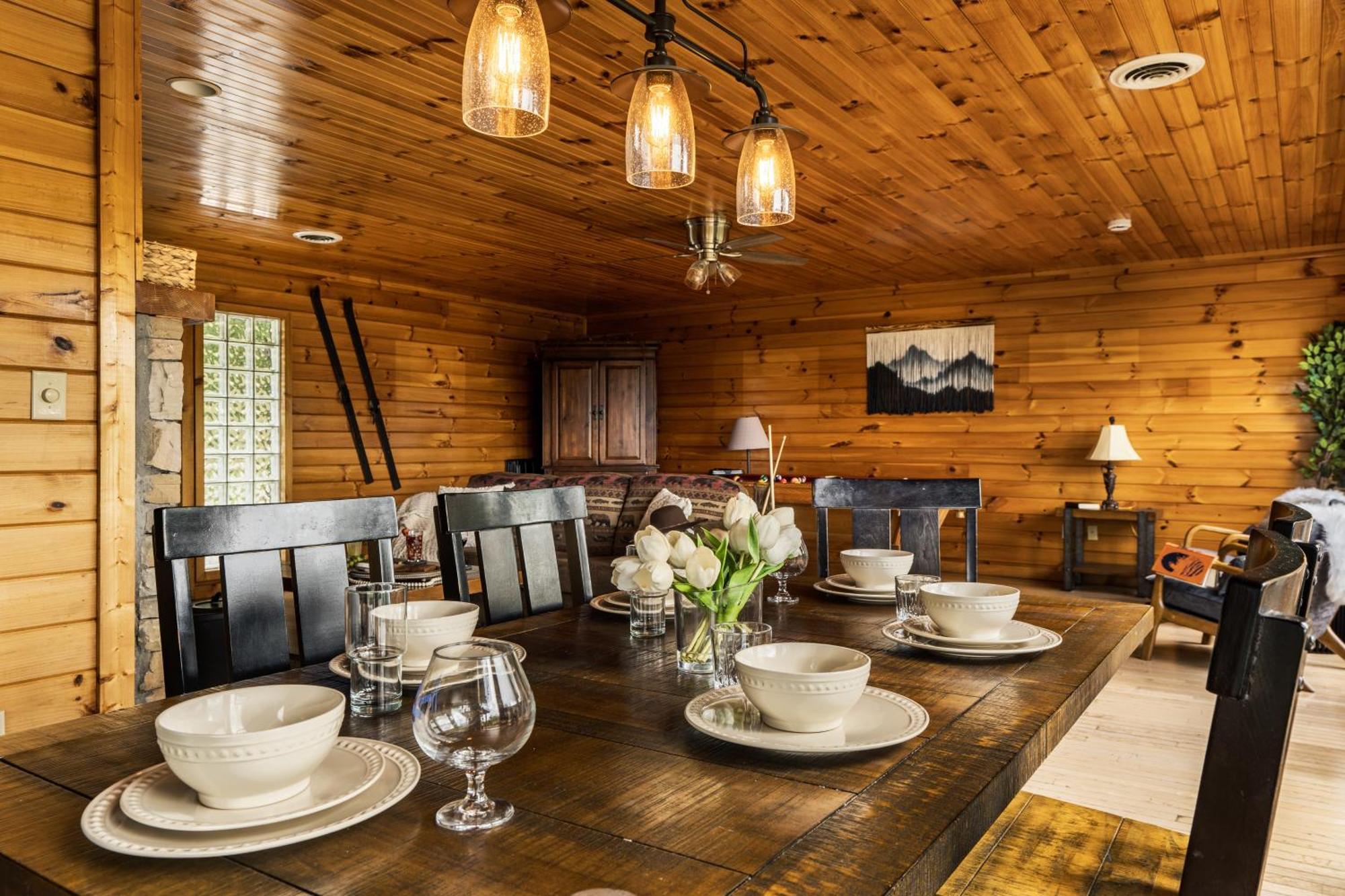 Chalet Elevista - Quaint&private-views-hottub-pooltable-bears-3 Clubhouse Pools