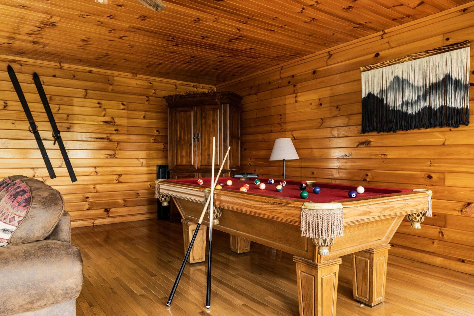 Elevista - Quaint&private-views-hottub-pooltable-bears-3 Clubhouse Pools *