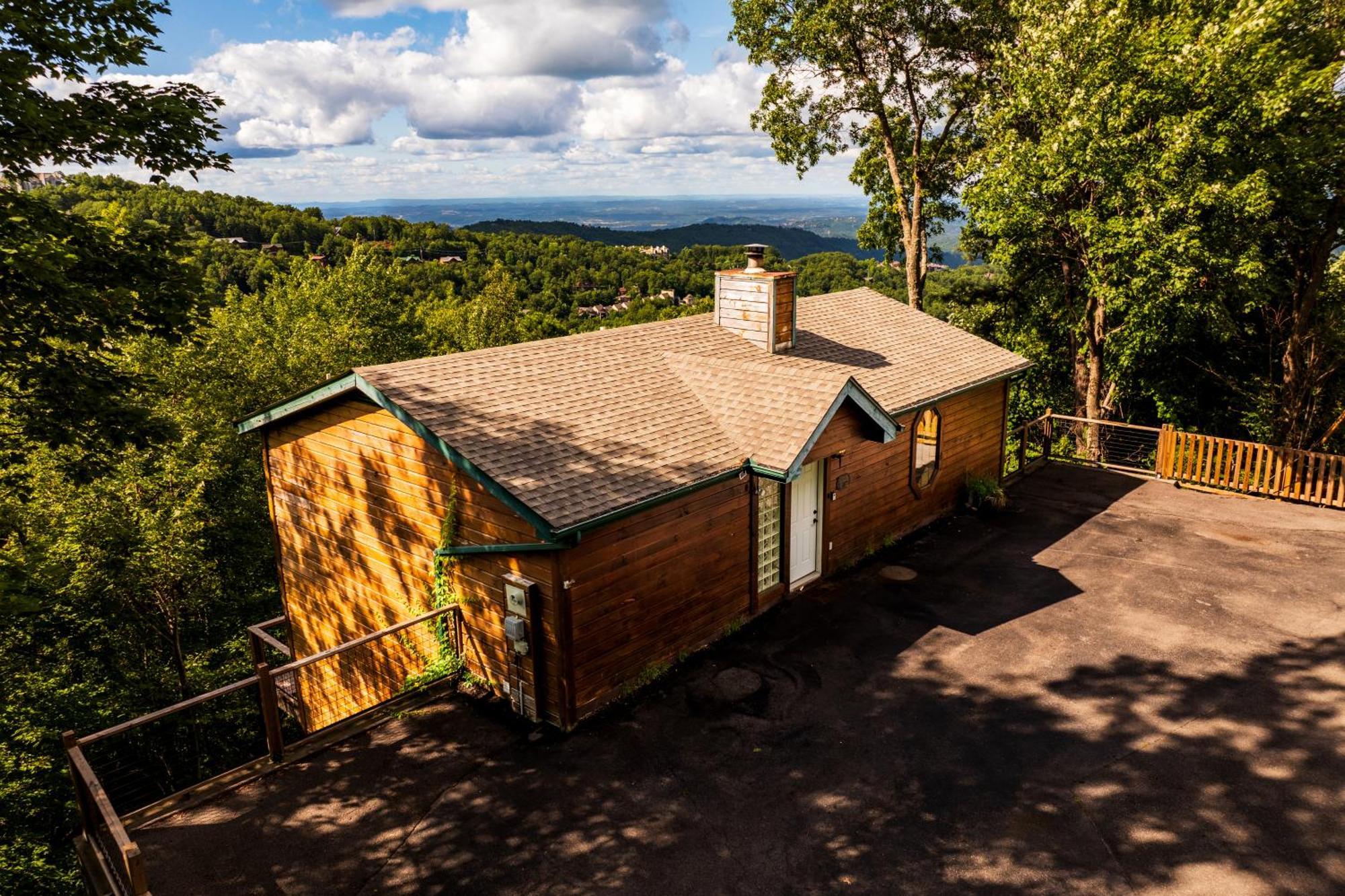 Elevista - Quaint&private-views-hottub-pooltable-bears-3 Clubhouse Pools