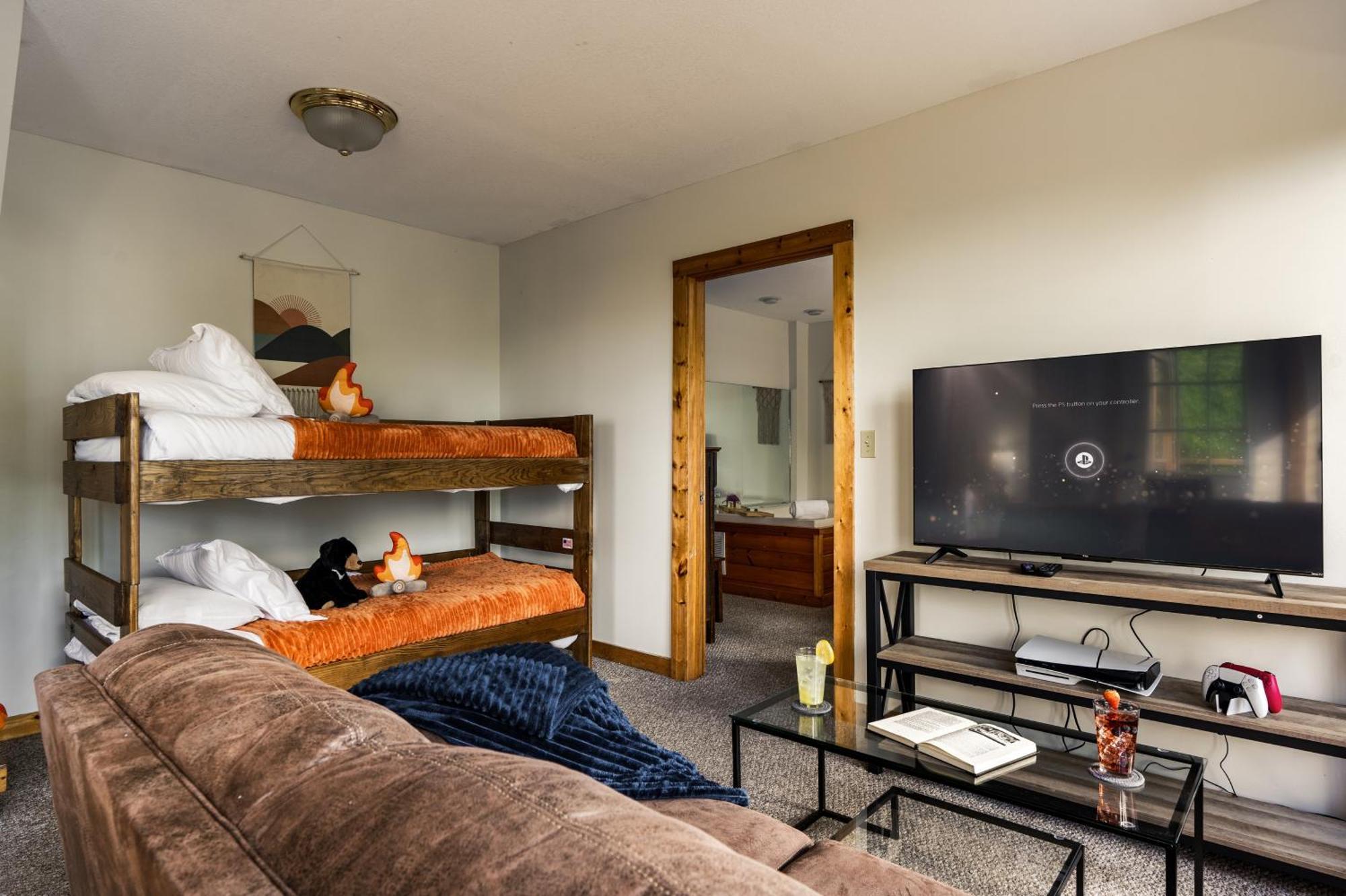 Elevista - Quaint&private-views-hottub-pooltable-bears-3 Clubhouse Pools Chalet *