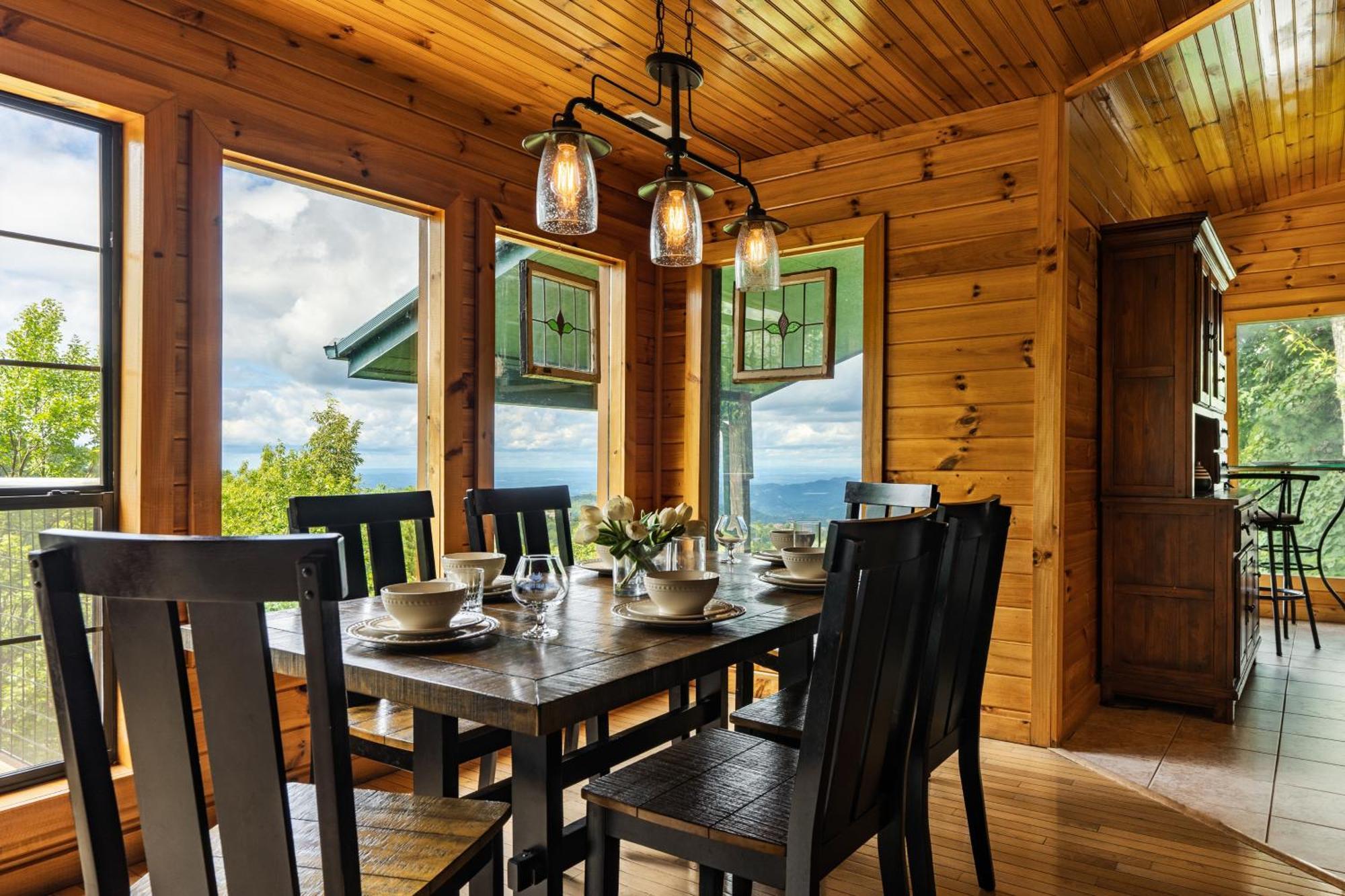 Elevista - Quaint&private-views-hottub-pooltable-bears-3 Clubhouse Pools Chalet Gatlinburg