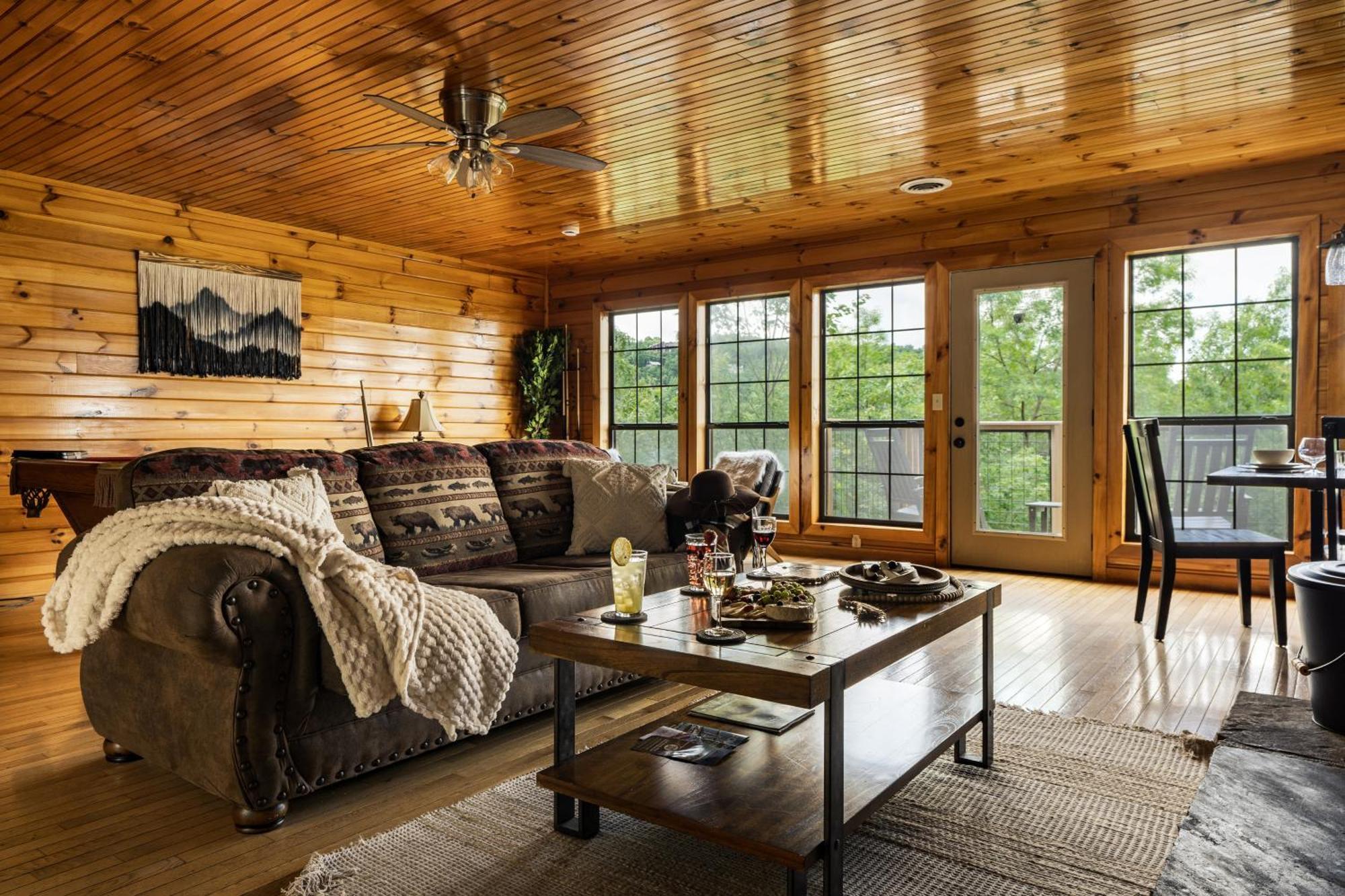 Elevista - Quaint&private-views-hottub-pooltable-bears-3 Clubhouse Pools *