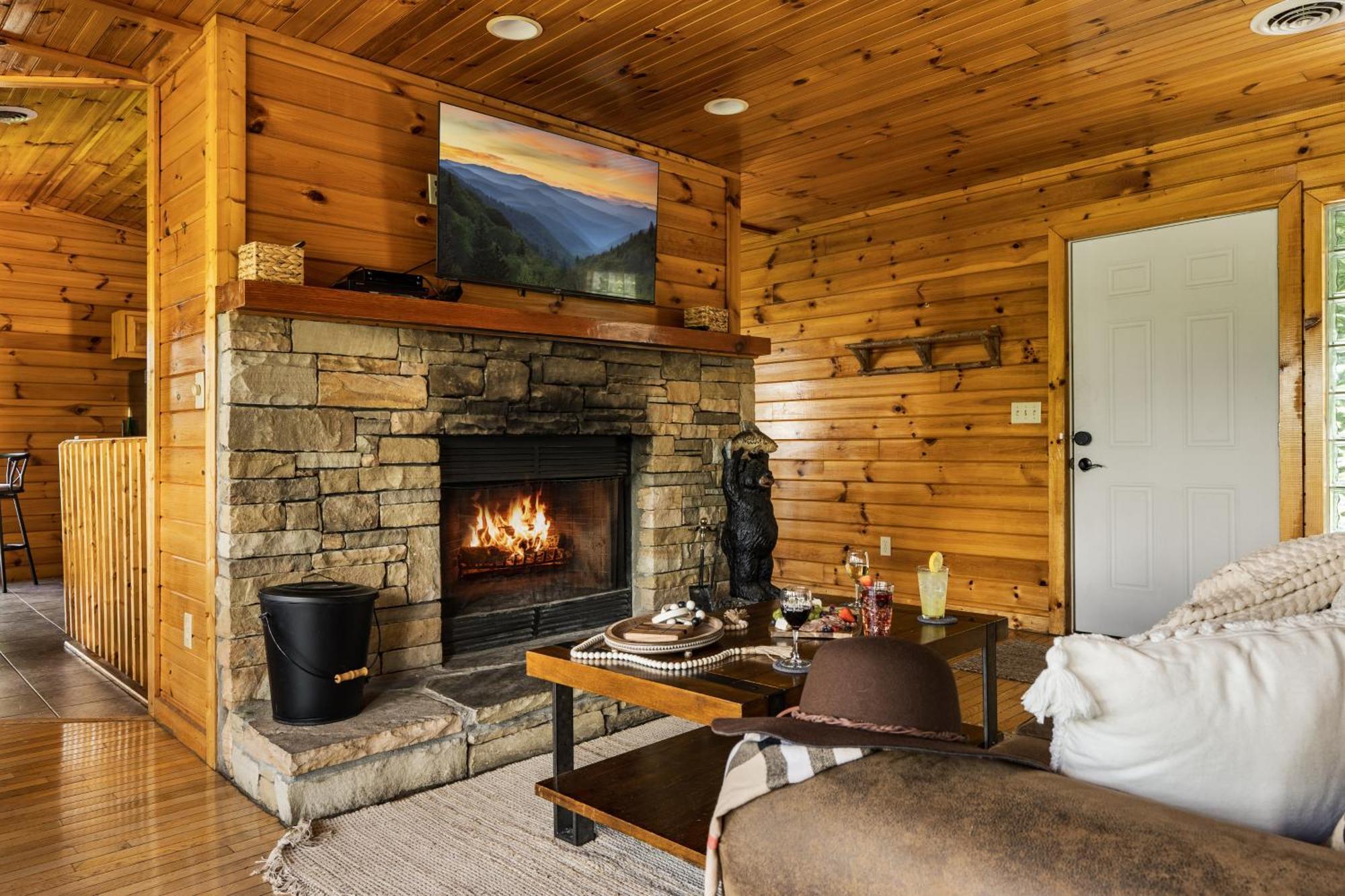 Elevista - Quaint&private-views-hottub-pooltable-bears-3 Clubhouse Pools *