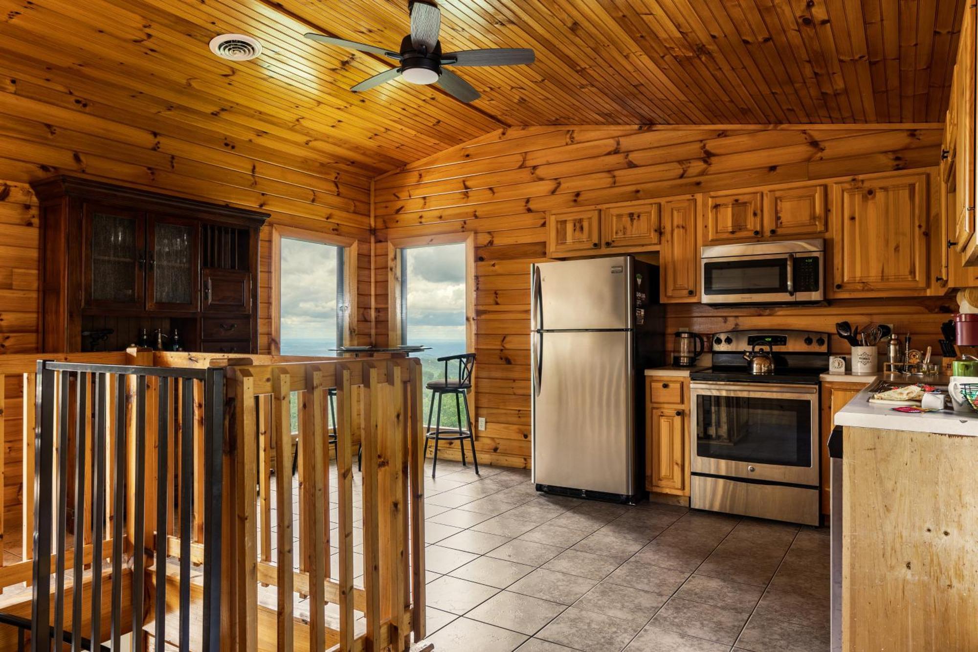 Chalet Elevista - Quaint&private-views-hottub-pooltable-bears-3 Clubhouse Pools