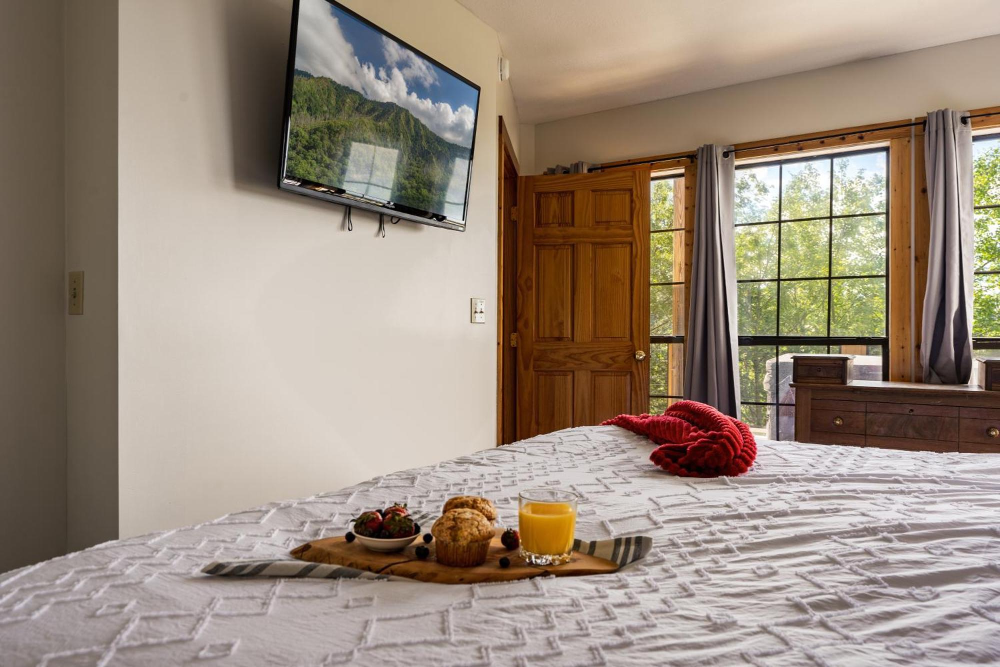 Chalet Elevista - Quaint&private-views-hottub-pooltable-bears-3 Clubhouse Pools Gatlinburg