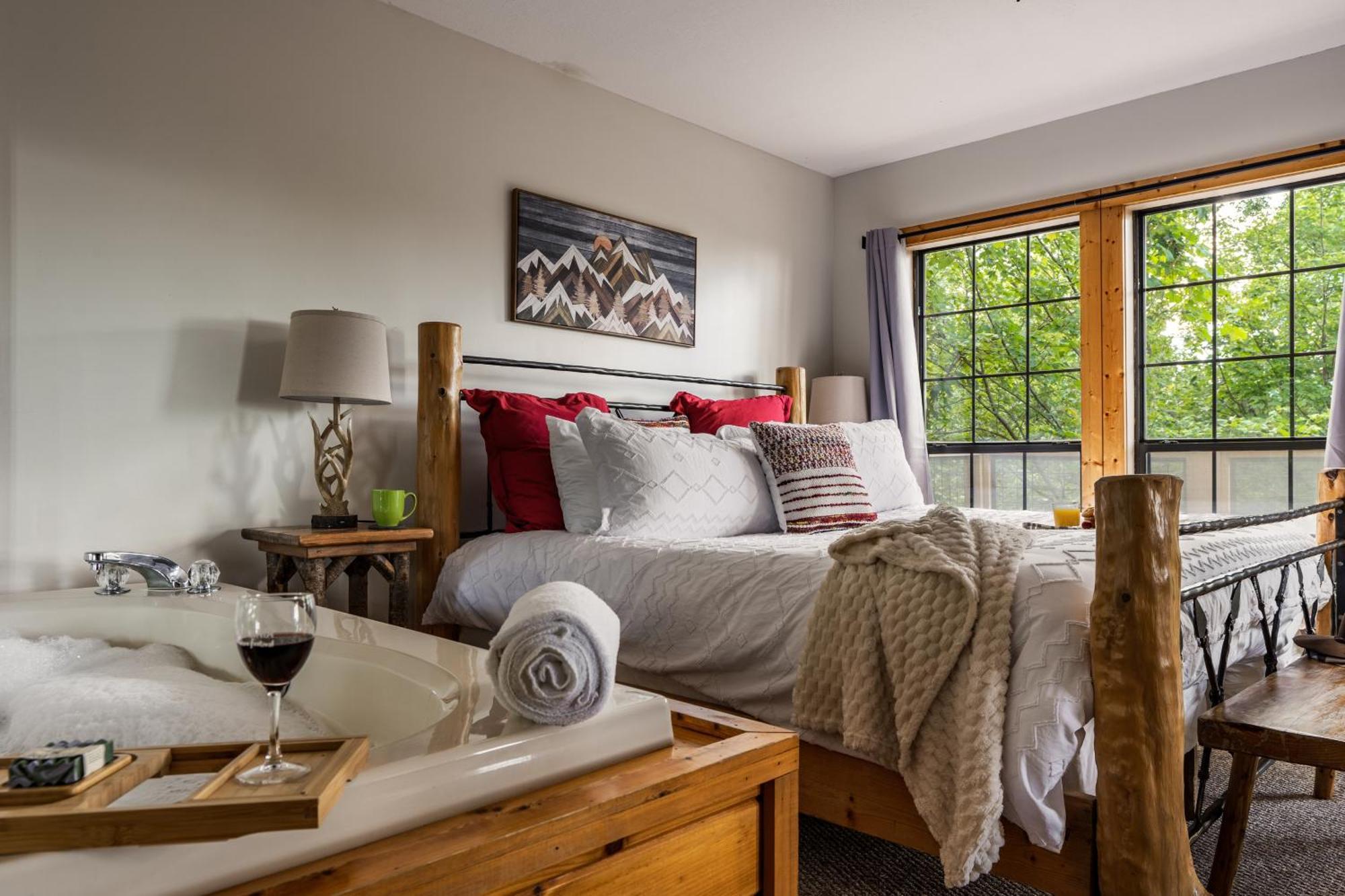 Chalet Elevista - Quaint&private-views-hottub-pooltable-bears-3 Clubhouse Pools