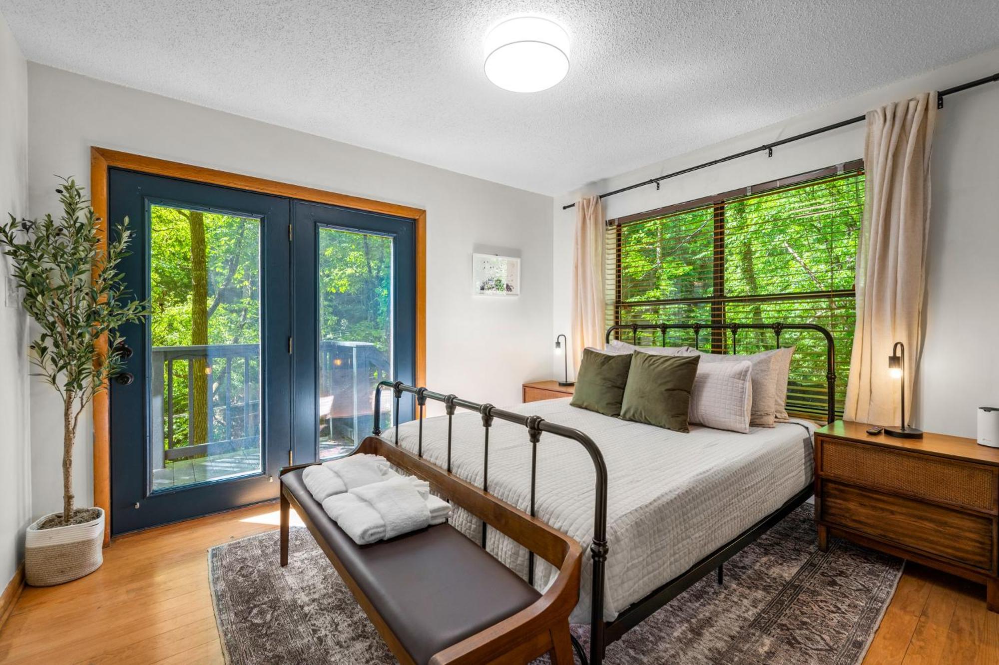 Escape To Sugar Chalet: The Rustic Modern Retreat Chalet Gatlinburg