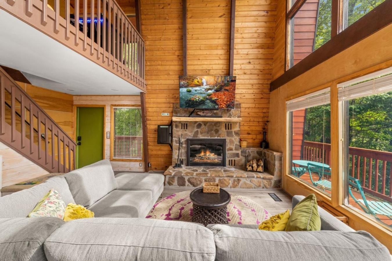 Chalet Treetops - 3bd/2bt Boutique W/mt Leconte Views In Gatlinburg
