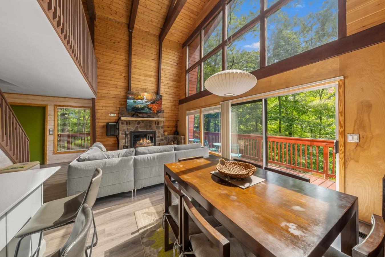 Chalet Treetops - 3bd/2bt Boutique W/mt Leconte Views In Gatlinburg