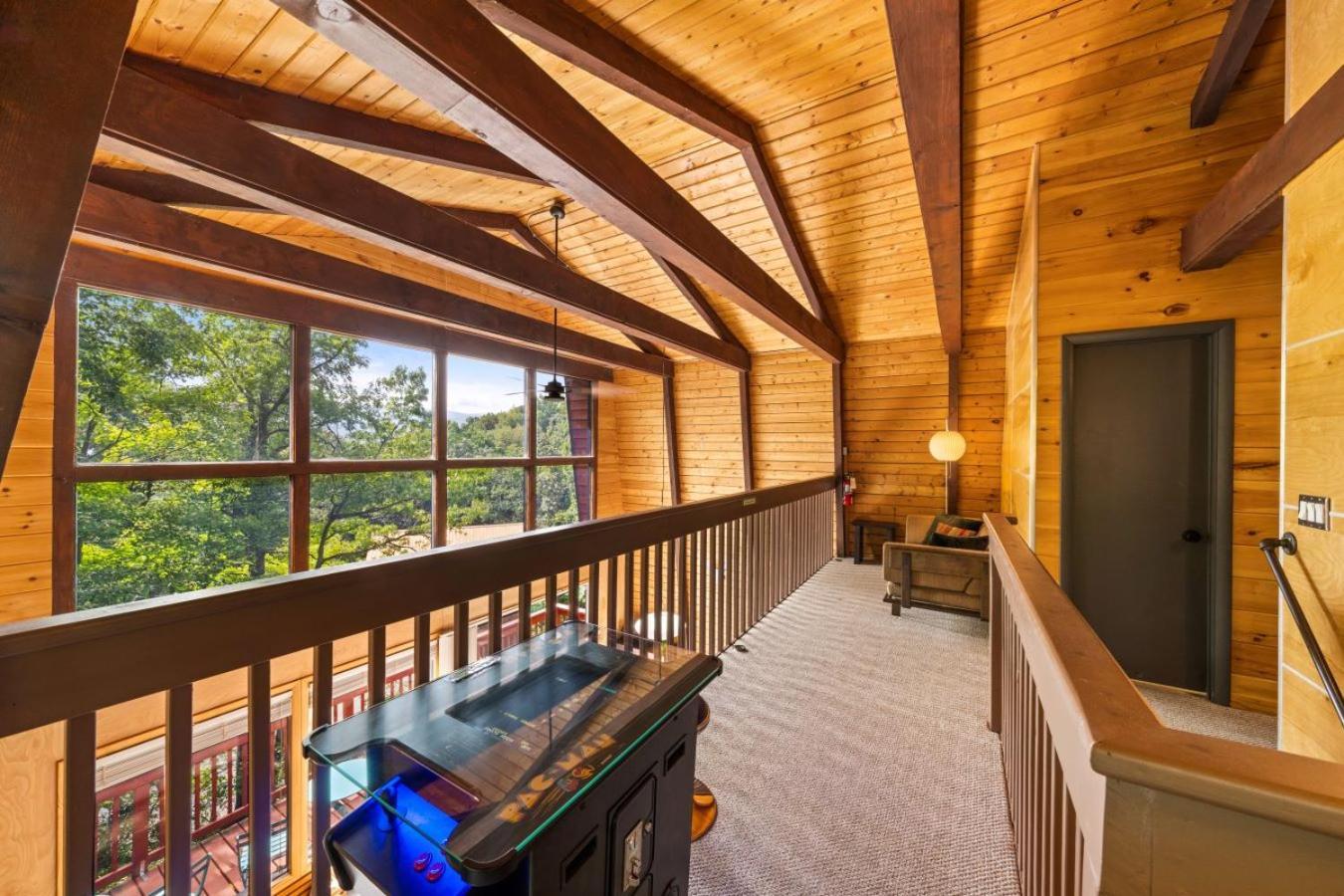 Chalet Treetops - 3bd/2bt Boutique W/mt Leconte Views In