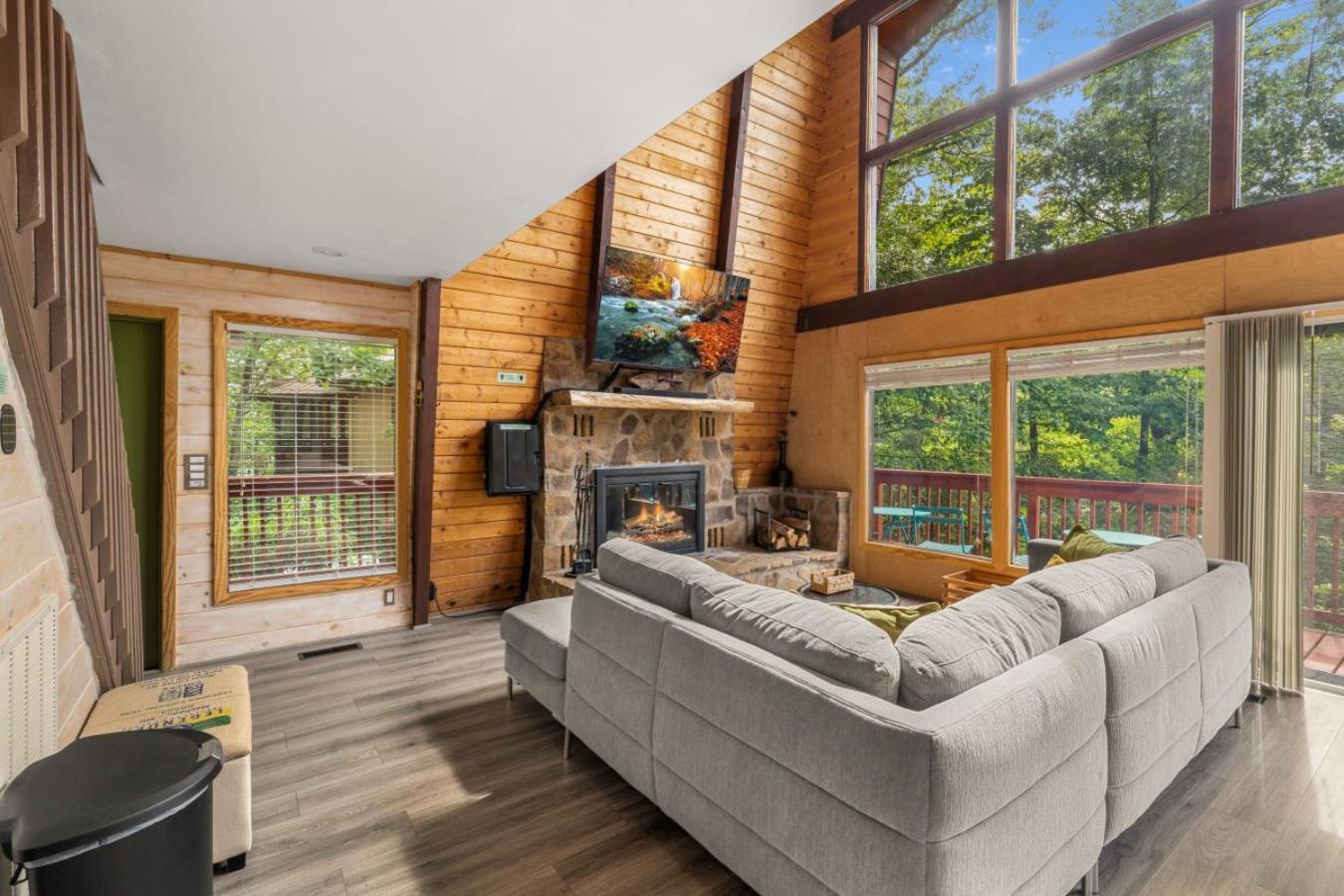 Treetops - 3bd/2bt Boutique W/mt Leconte Views In *