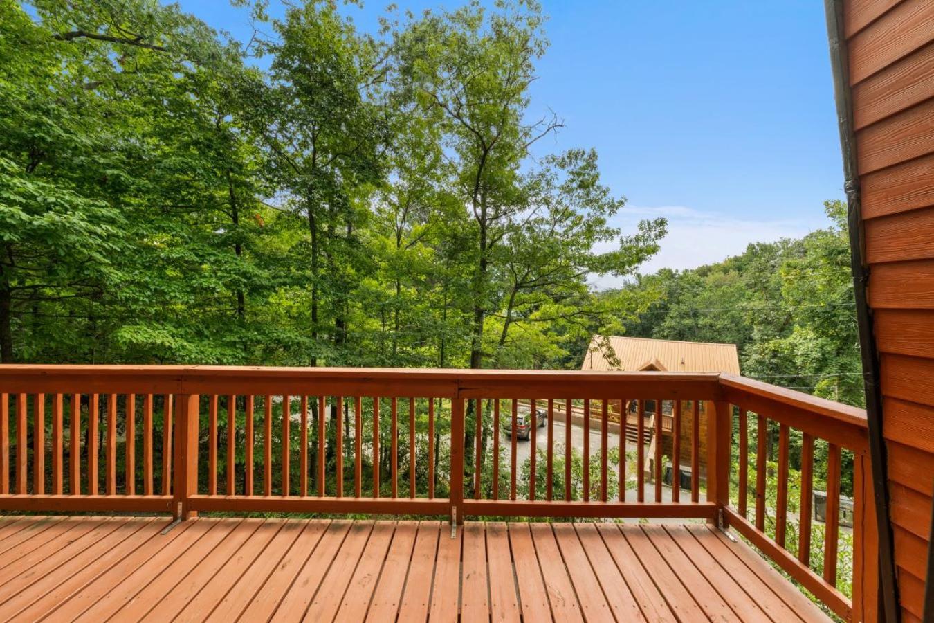 Treetops - 3bd/2bt Boutique W/mt Leconte Views In Chalet *