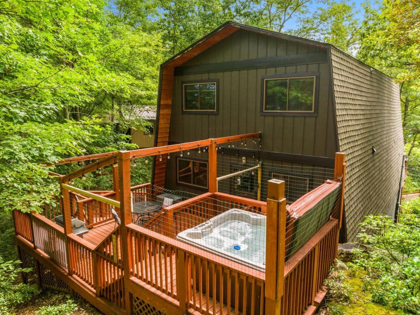Chalet Treetops - 3bd/2bt Boutique W/mt Leconte Views In