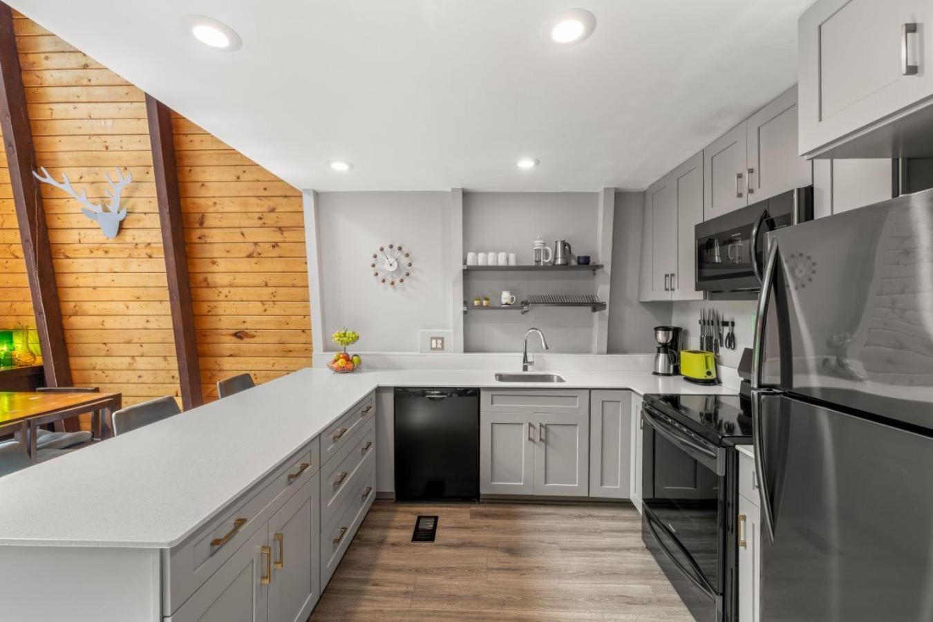 Treetops - 3bd/2bt Boutique W/mt Leconte Views In Chalet Gatlinburg
