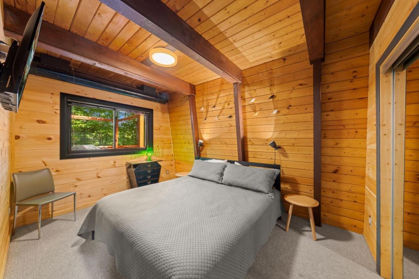 Treetops - 3bd/2bt Boutique W/mt Leconte Views In *