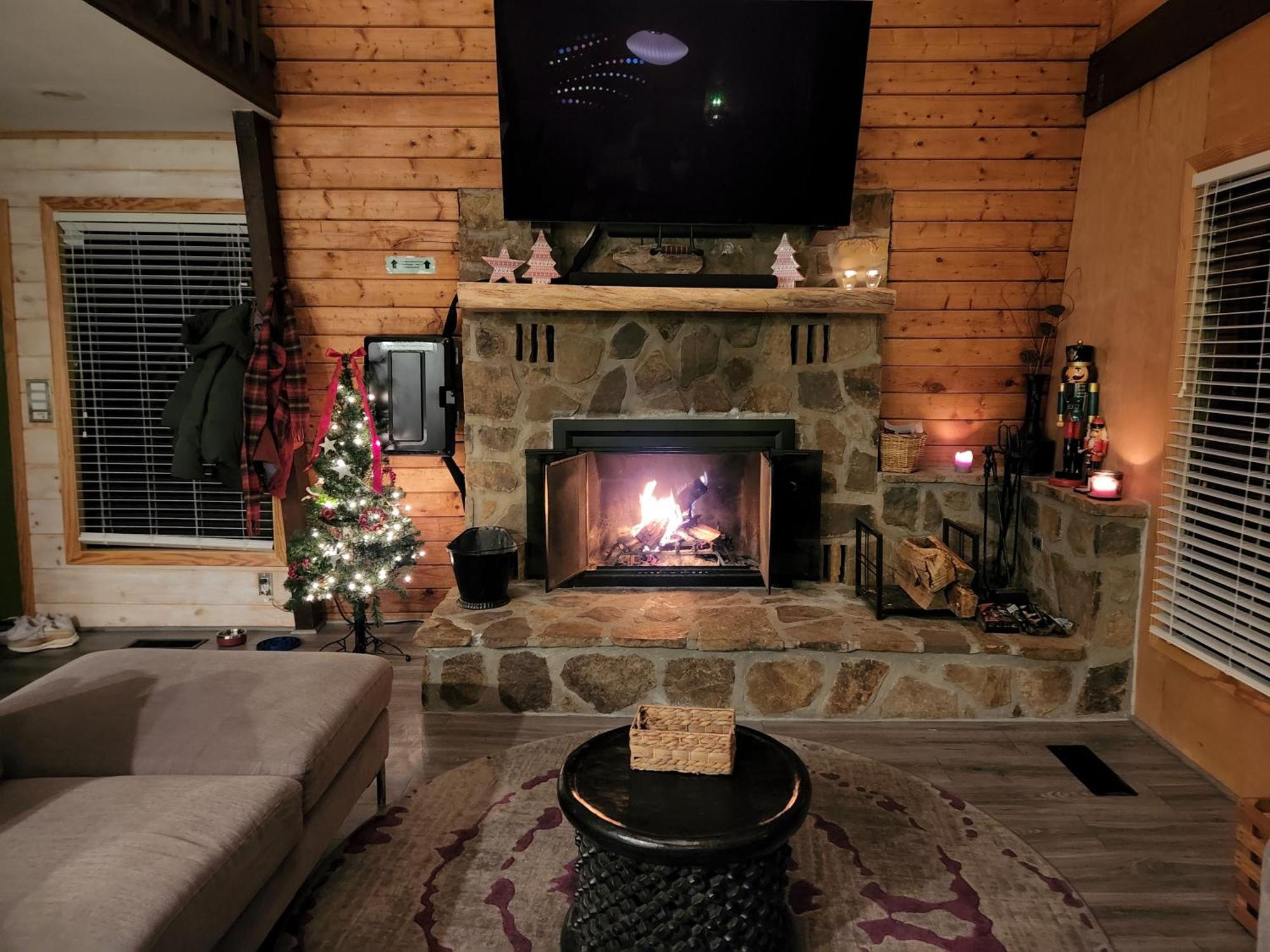 Treetops - 3bd/2bt Boutique W/mt Leconte Views In Gatlinburg