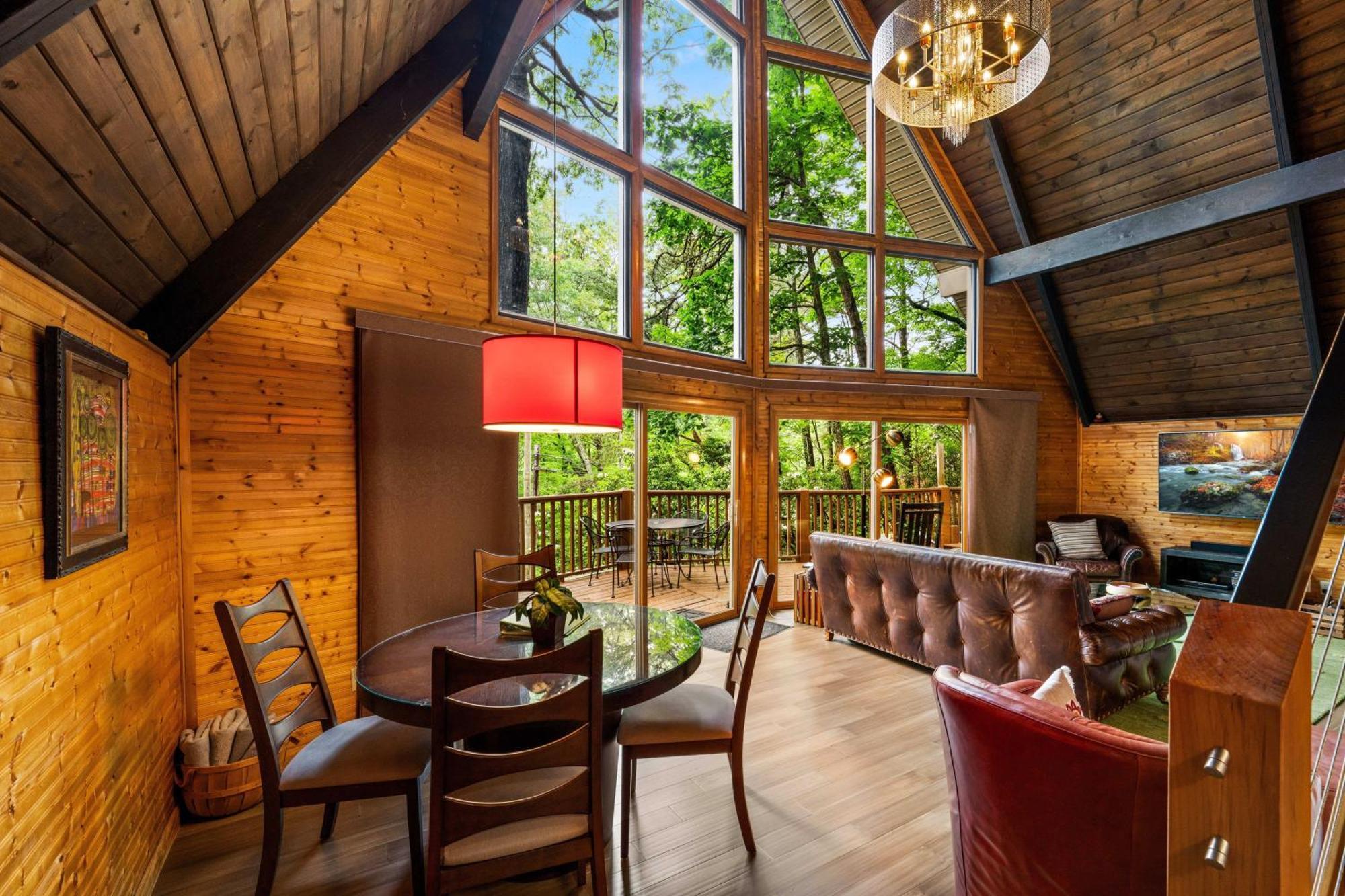 Honey Bear - Unique Boutique In With Mt Leconte View Gatlinburg