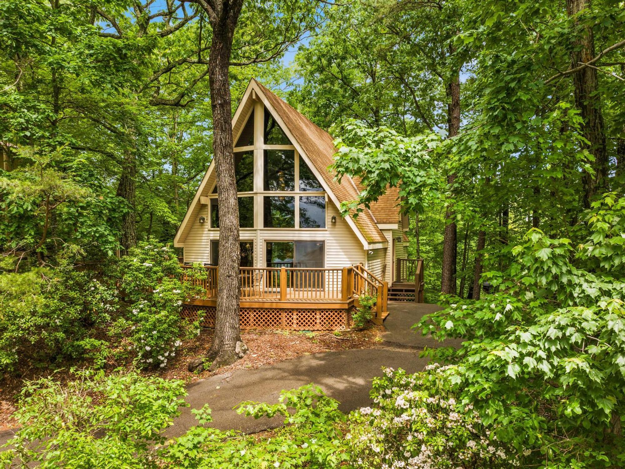 Chalet Honey Bear - Unique Boutique In With Mt Leconte View