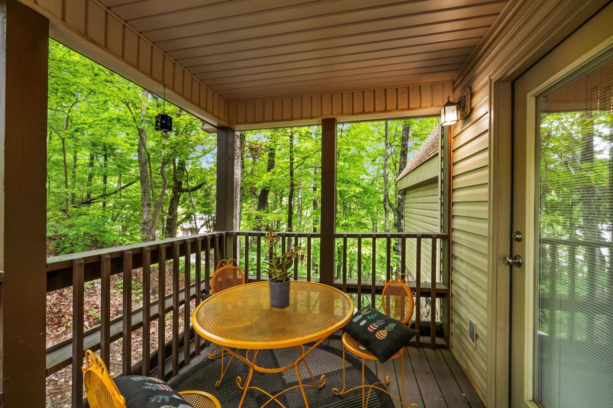 Chalet Honey Bear - Unique Boutique In With Mt Leconte View *