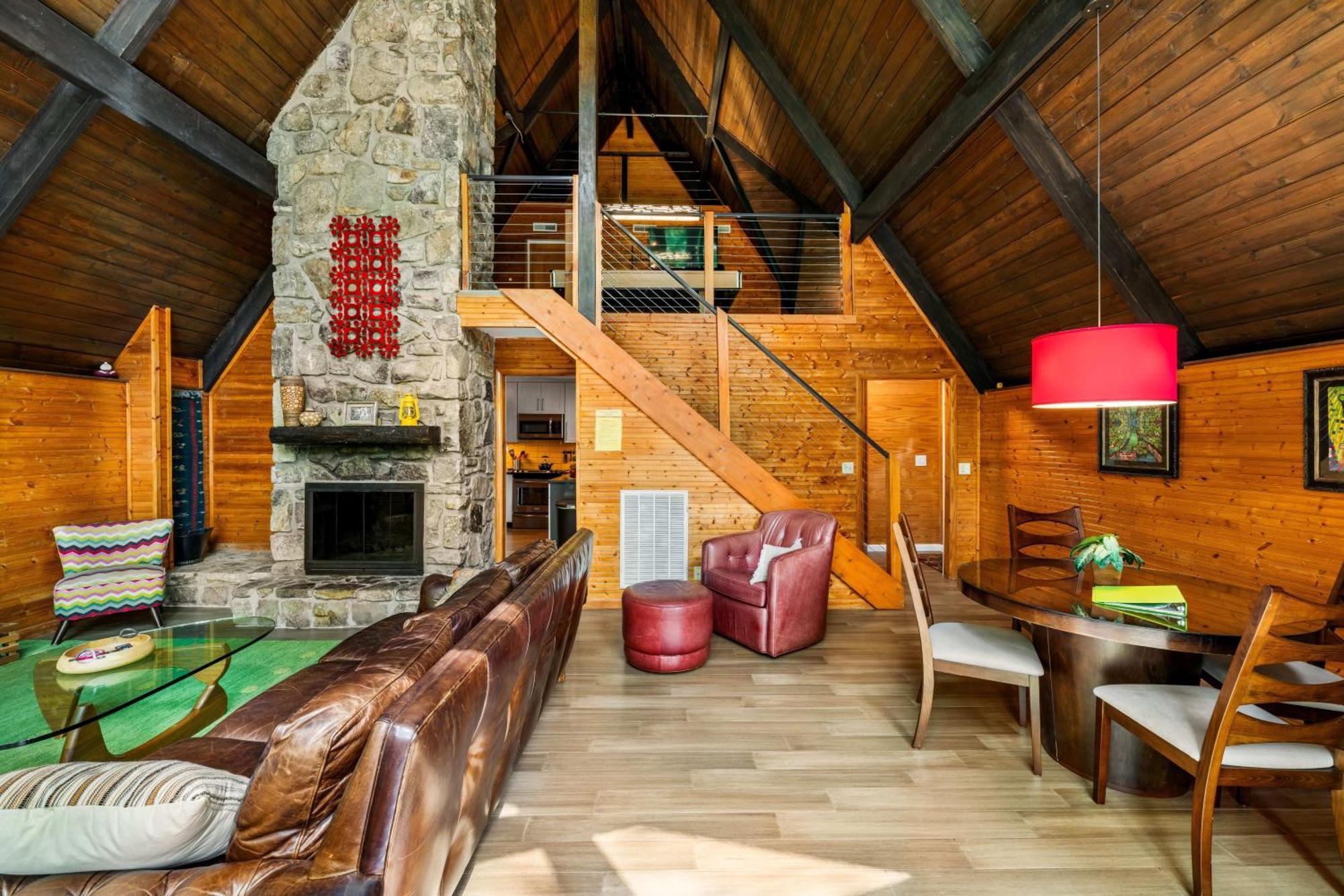 Honey Bear - Unique Boutique In With Mt Leconte View Gatlinburg